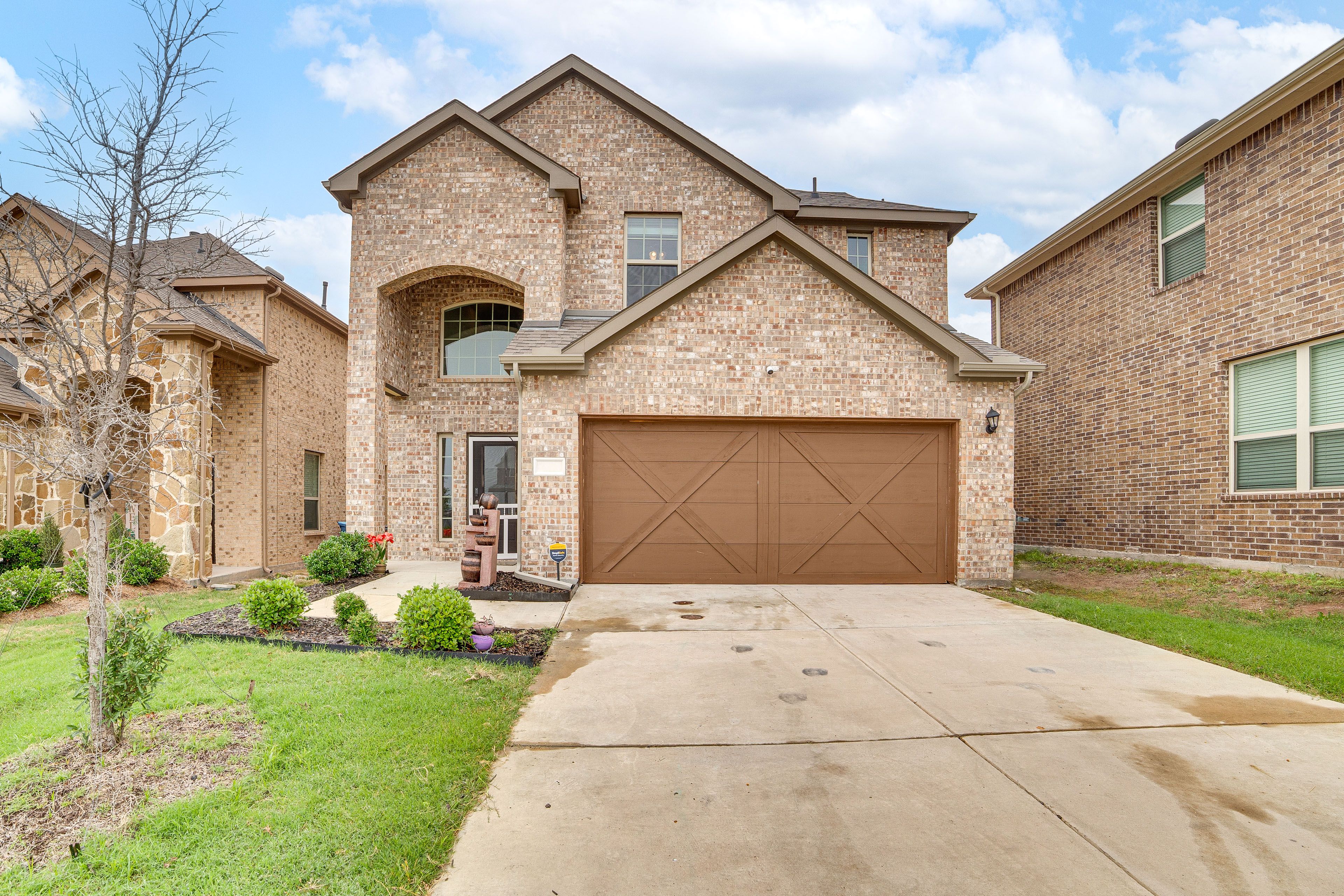 Exterior | Driveway (2 Vehicles)