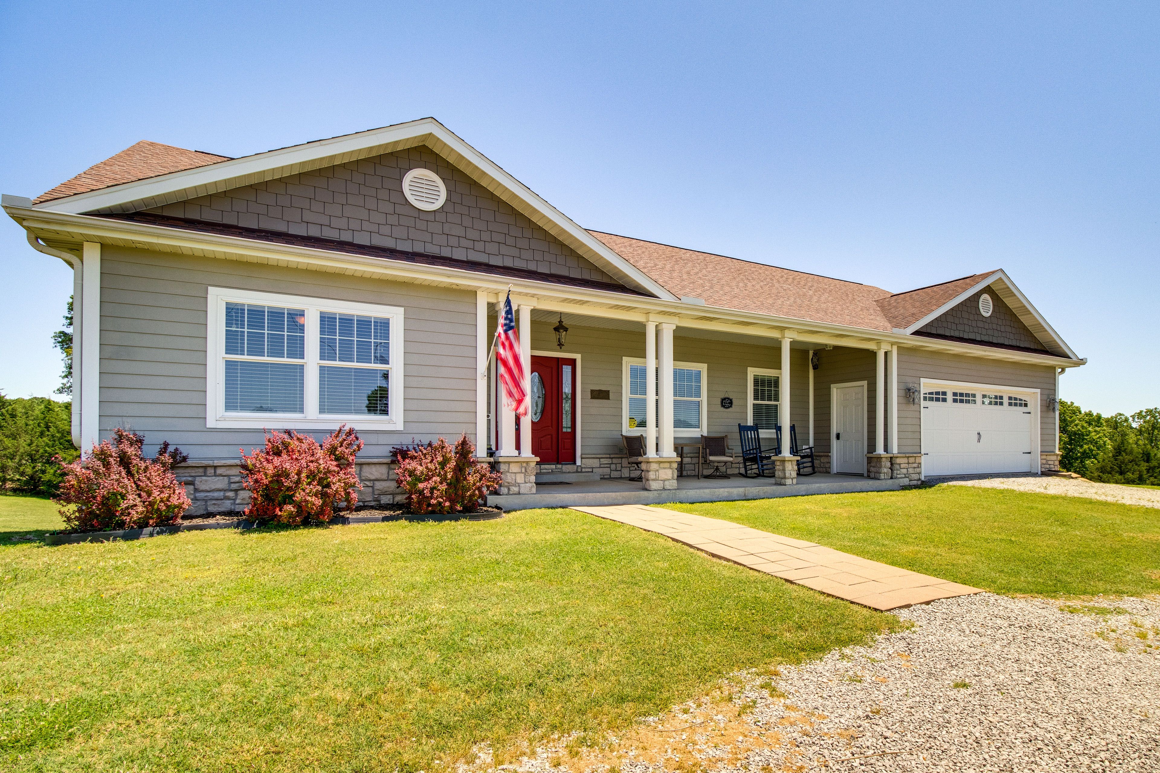 Mountain Home Vacation Rental | 5BR | 3BA | 3 Steps to Enter | 4,500 Sq Ft