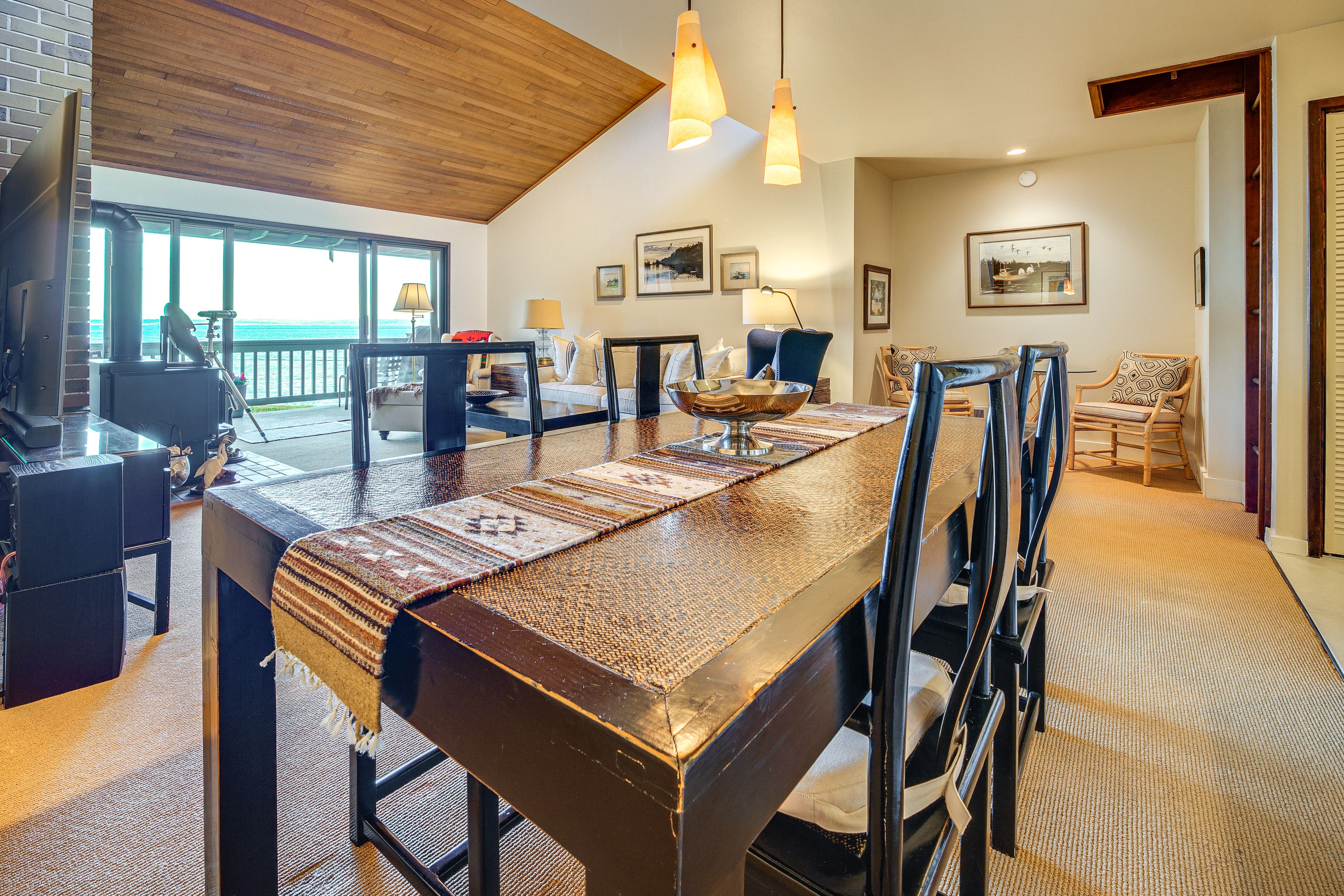 Dining Area | Dishware/Flatware