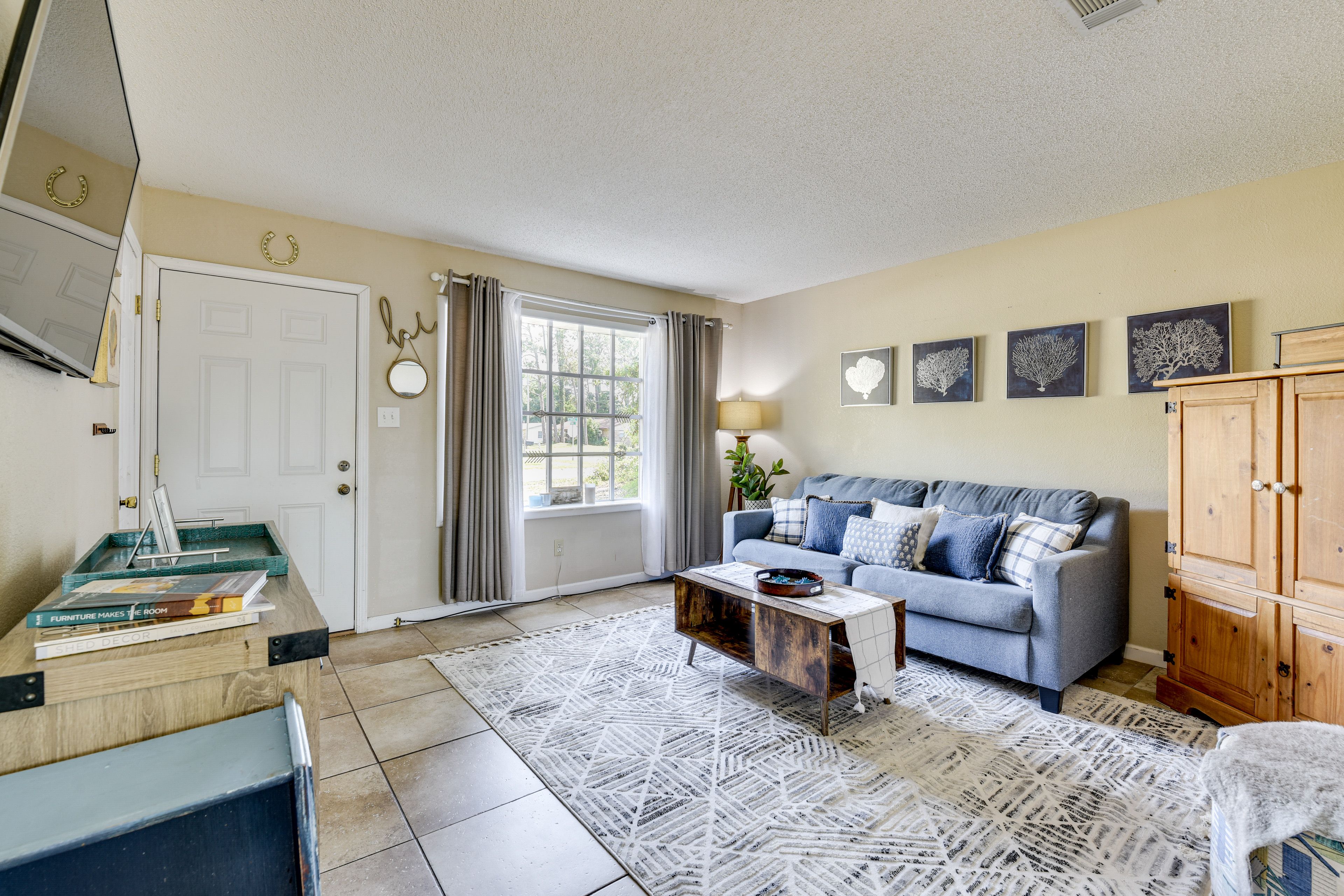 Living Room | Central Heating & Air Conditioning
