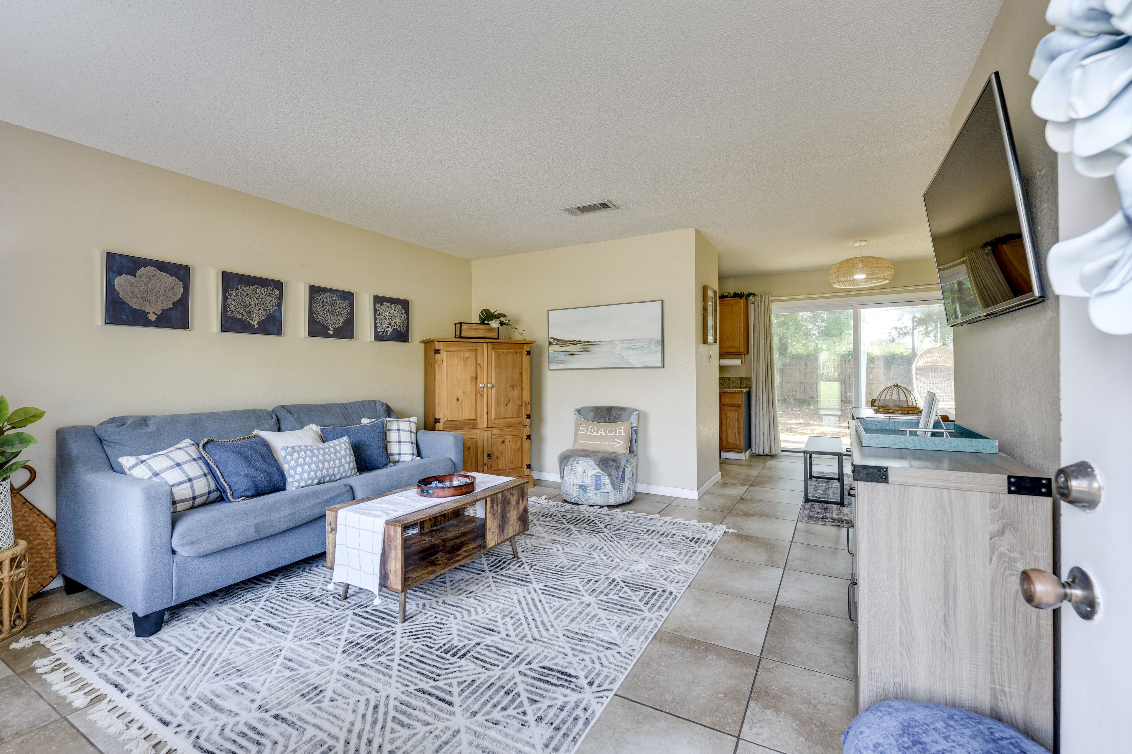 Living Room | Free WiFi | Smart TV