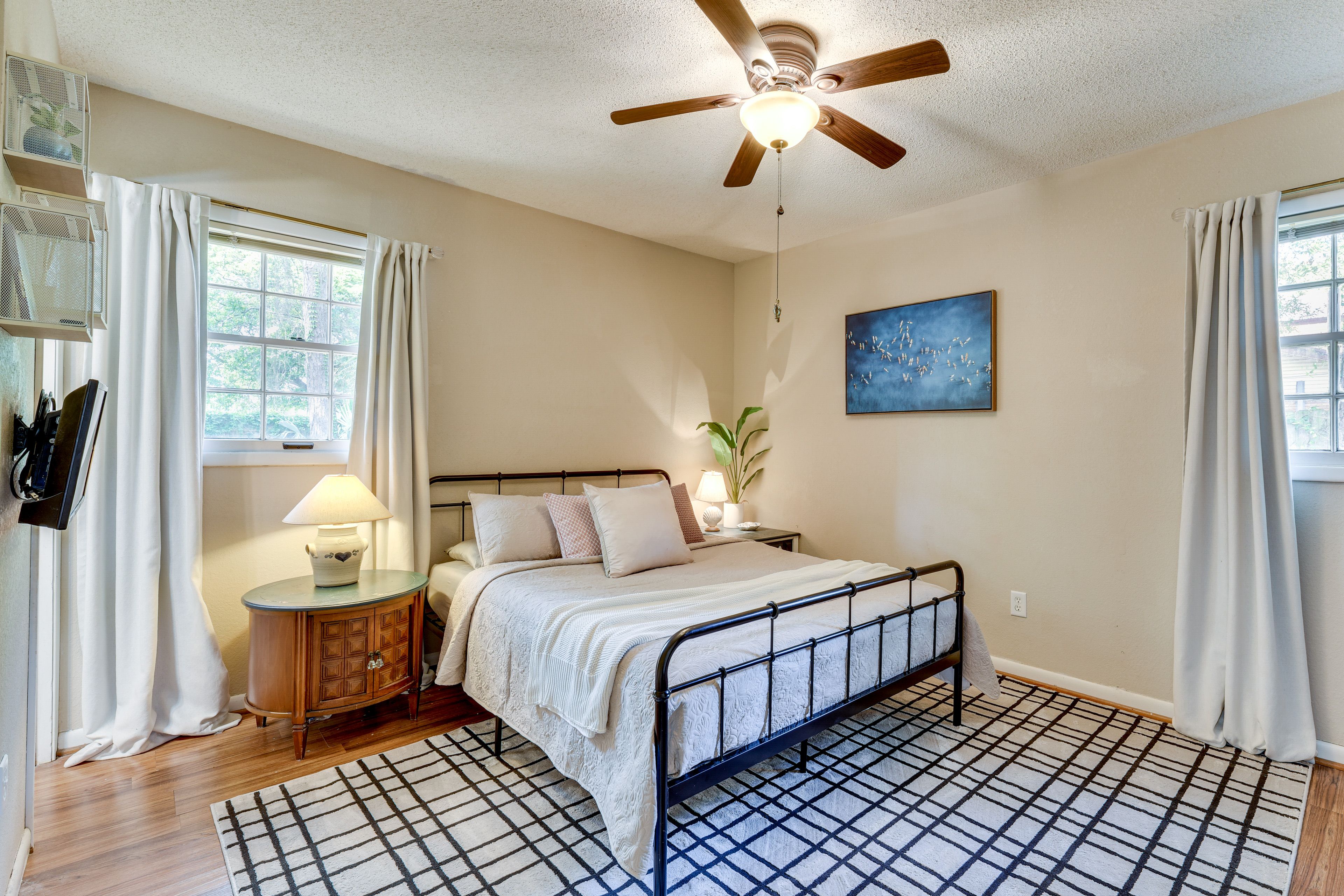 Bedroom 1 | Queen Bed | Linens Provided