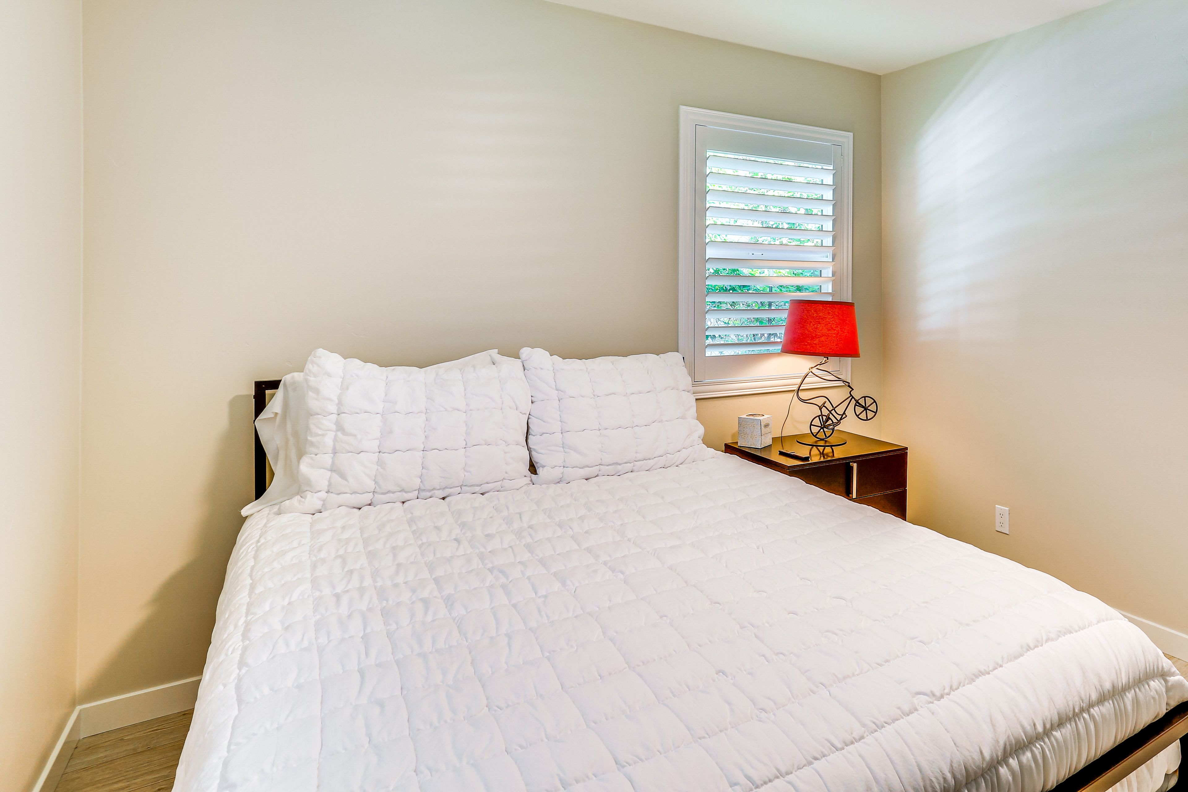 Bedroom 2 | Queen Bed | Smart TV