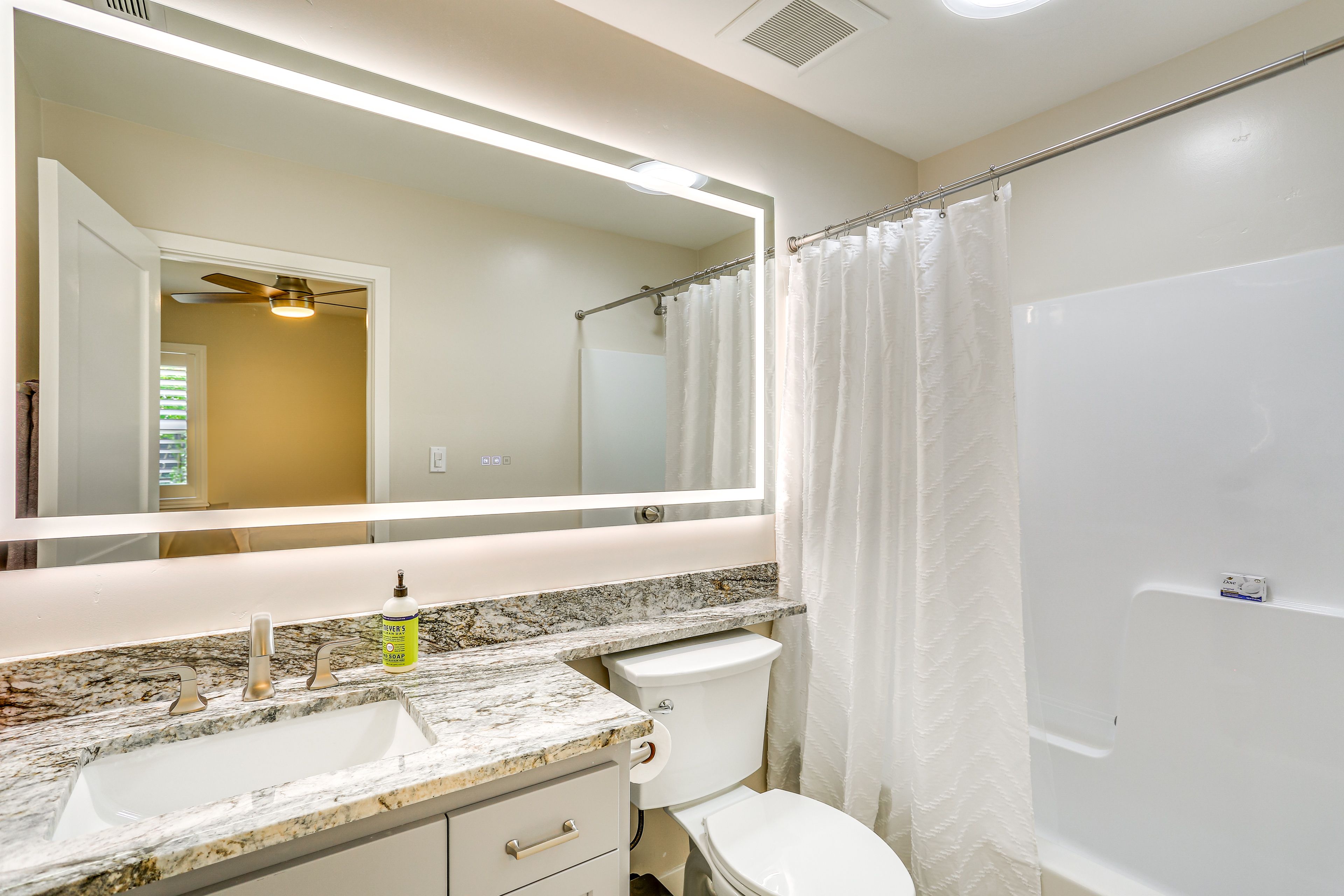 En-Suite Bathroom | Complimentary Toiletries