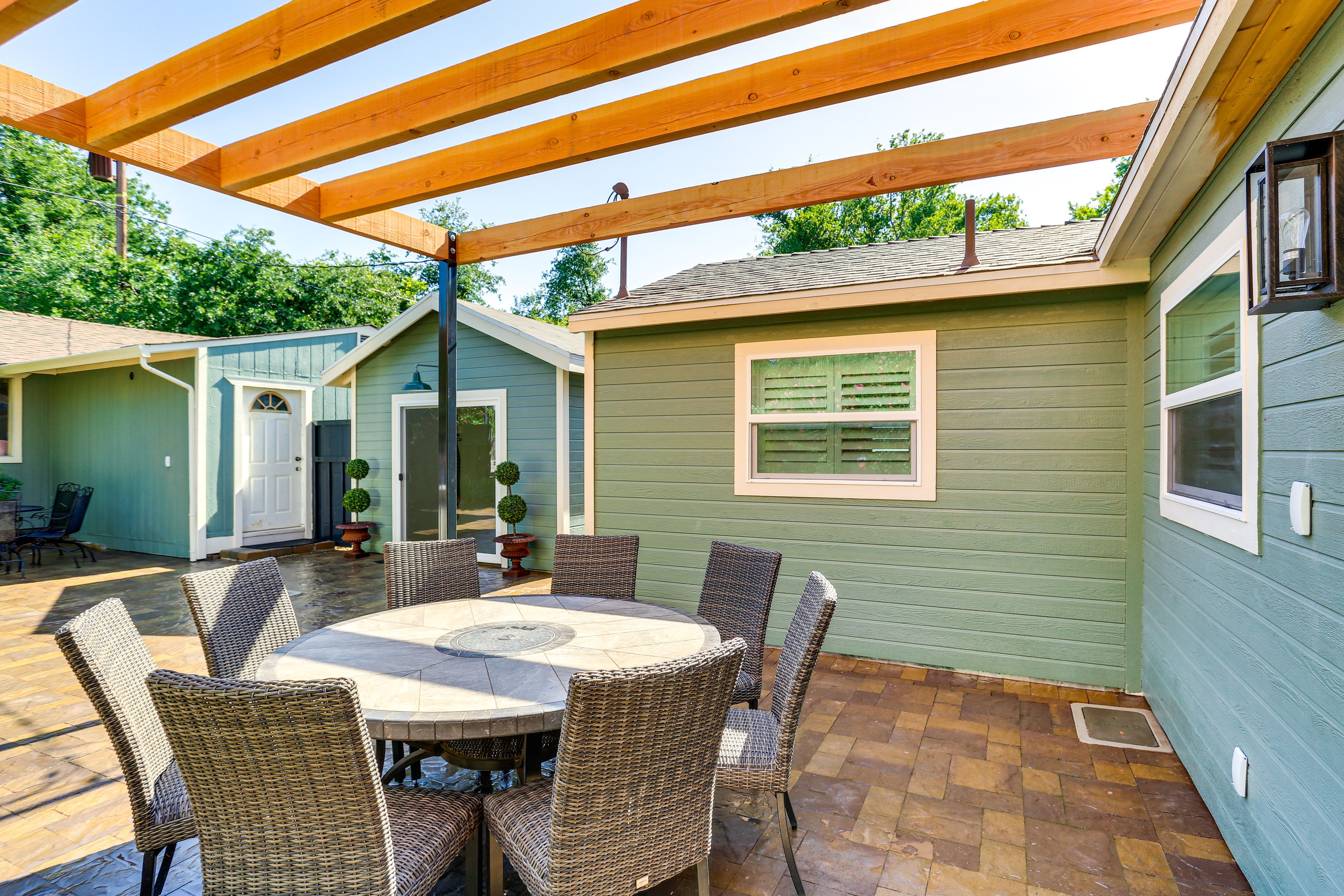 Shared Patio | Dining Set