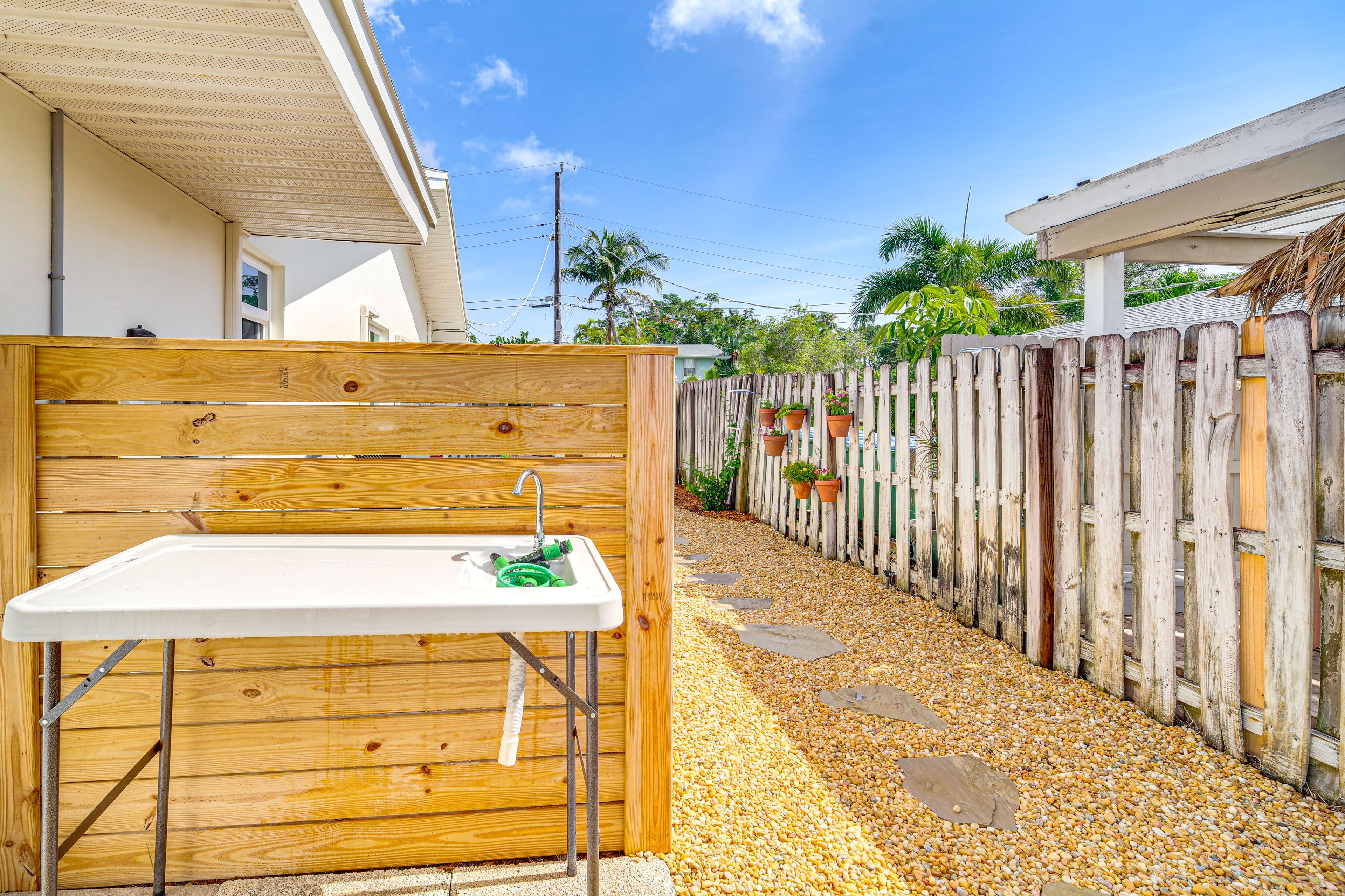 Apartment Exterior | Table w/ Sink