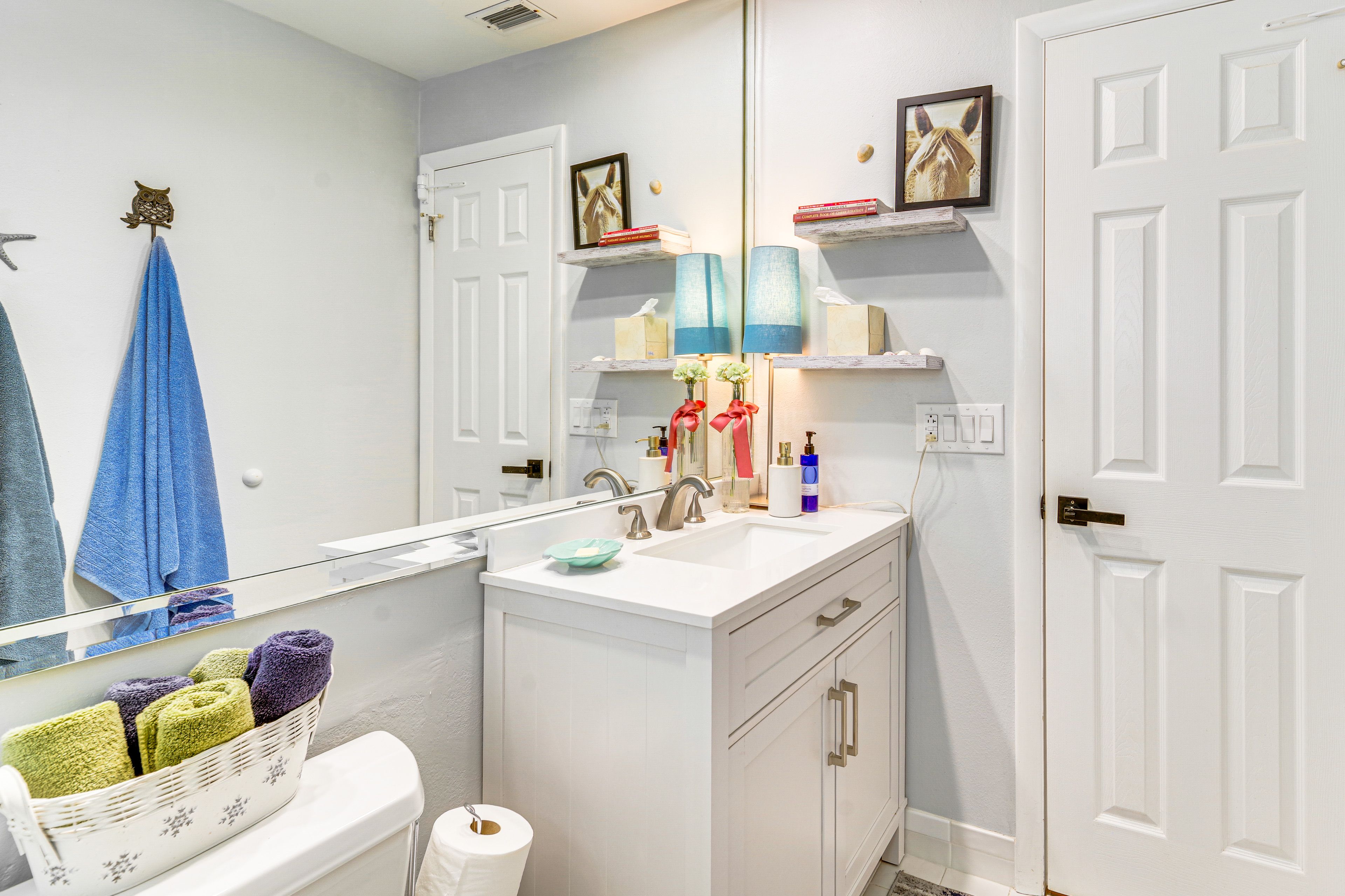 Full Bathroom | Towels Provided