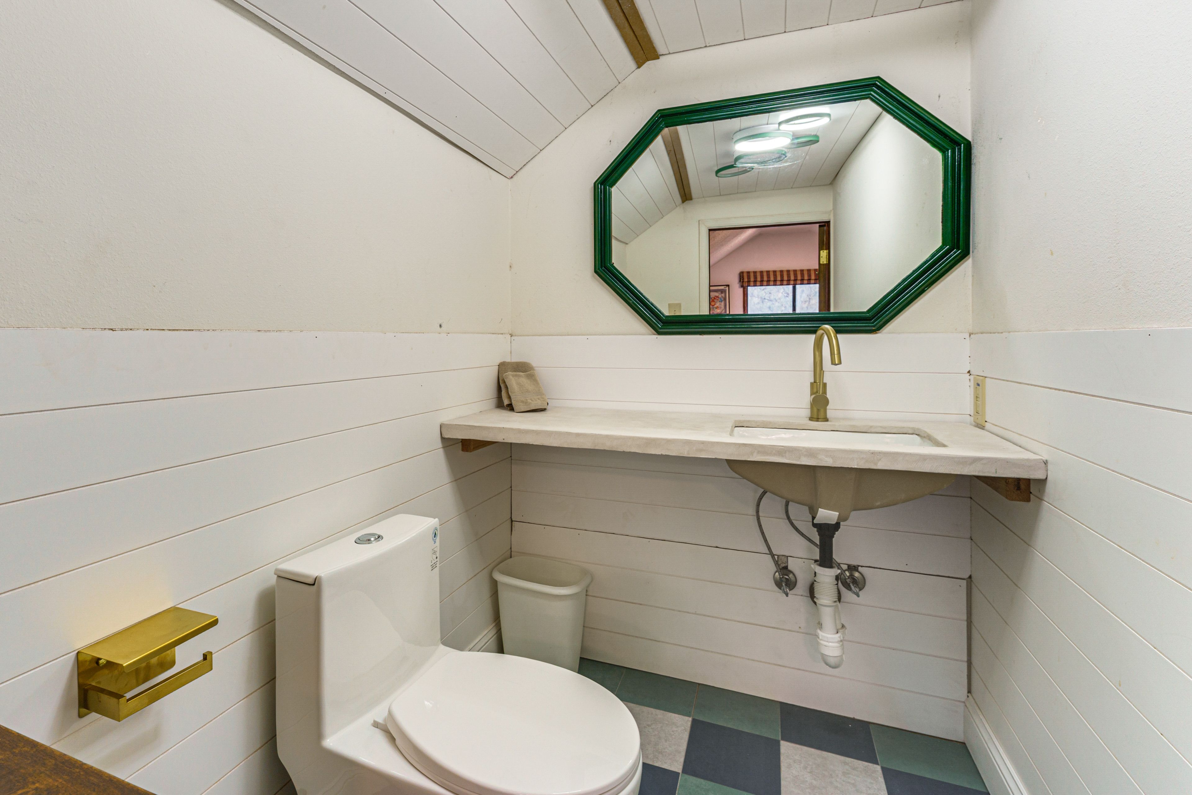 Half Bathroom | Loft