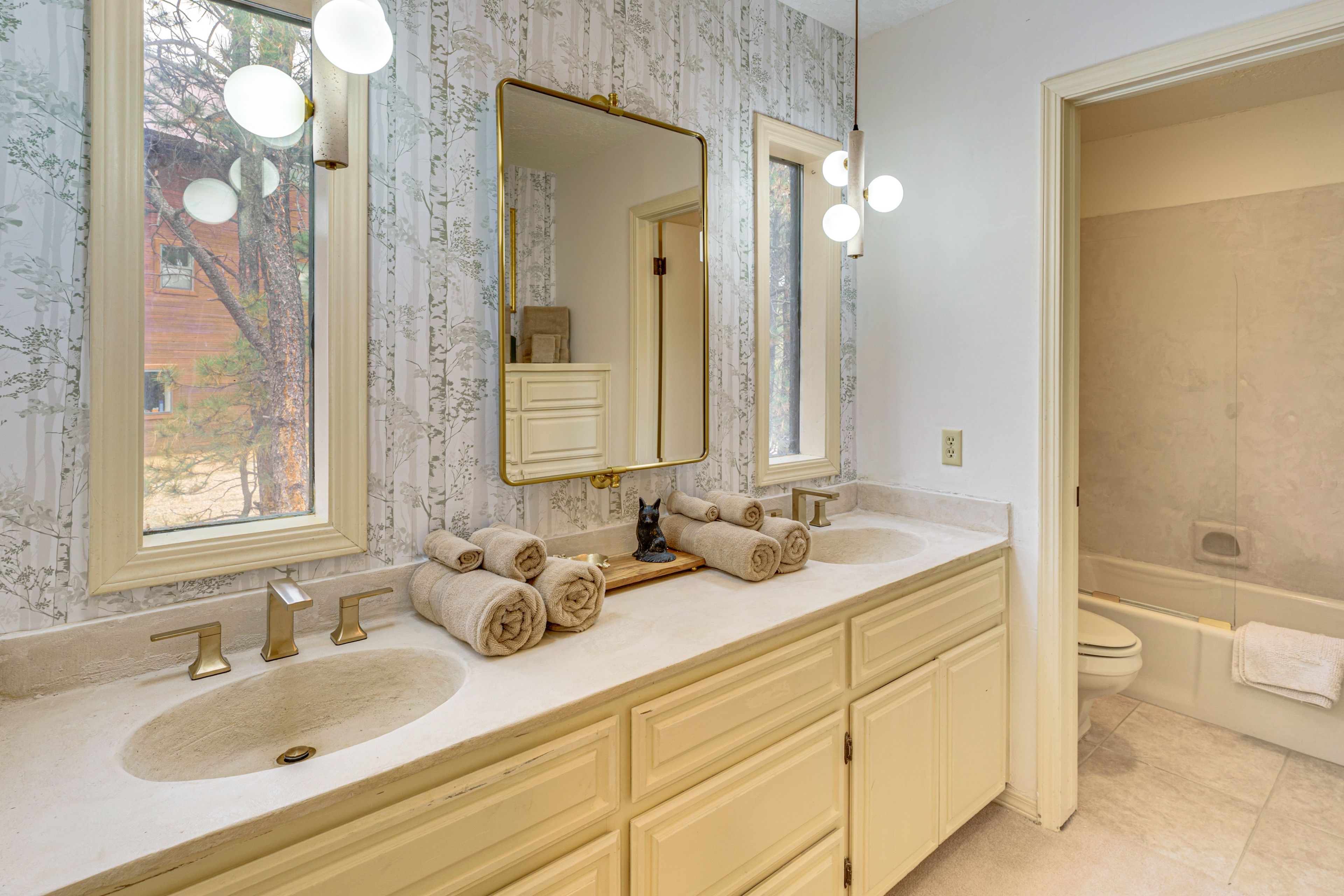 Full Bathroom | 2nd Floor