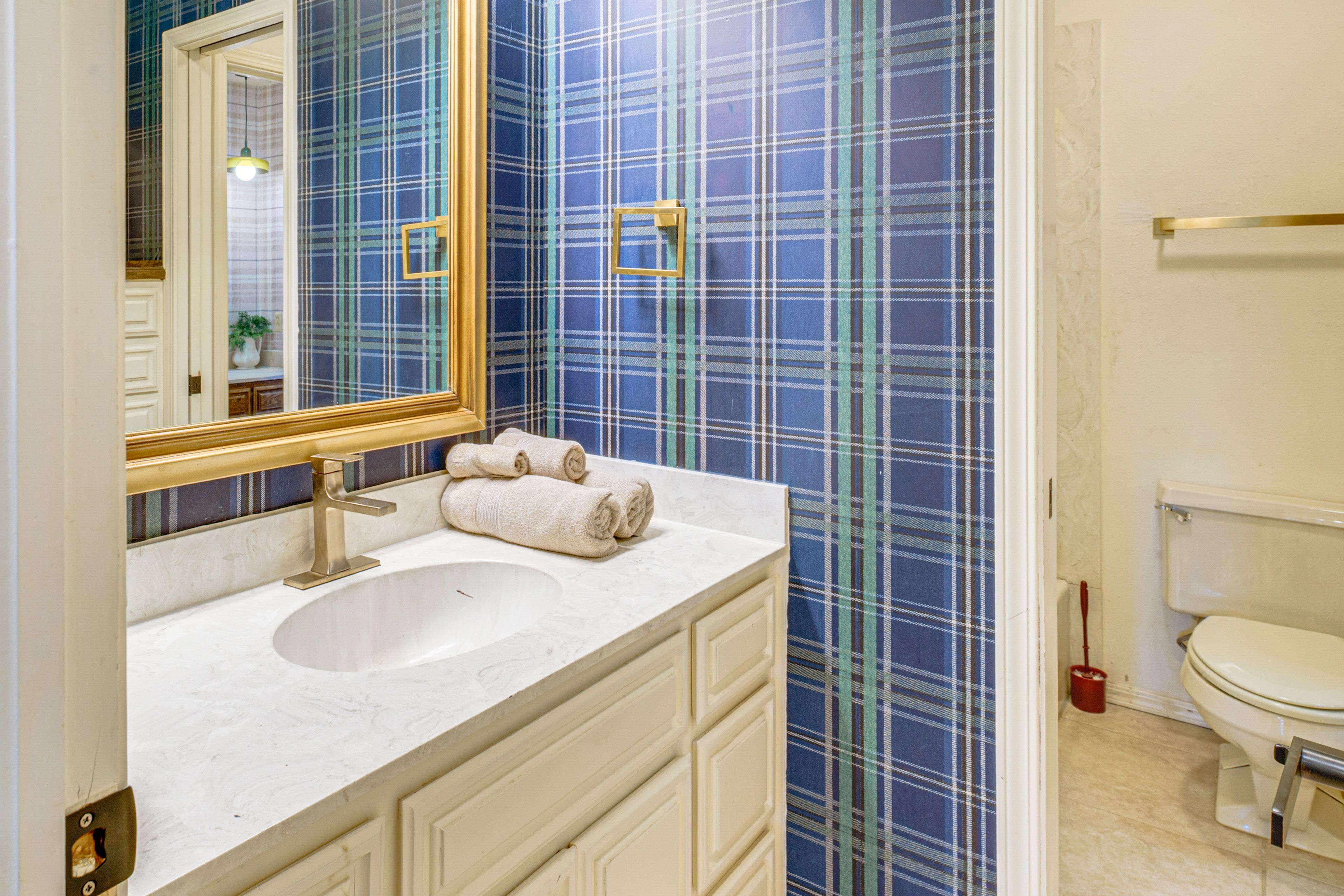 Full Bathroom | 1st Floor