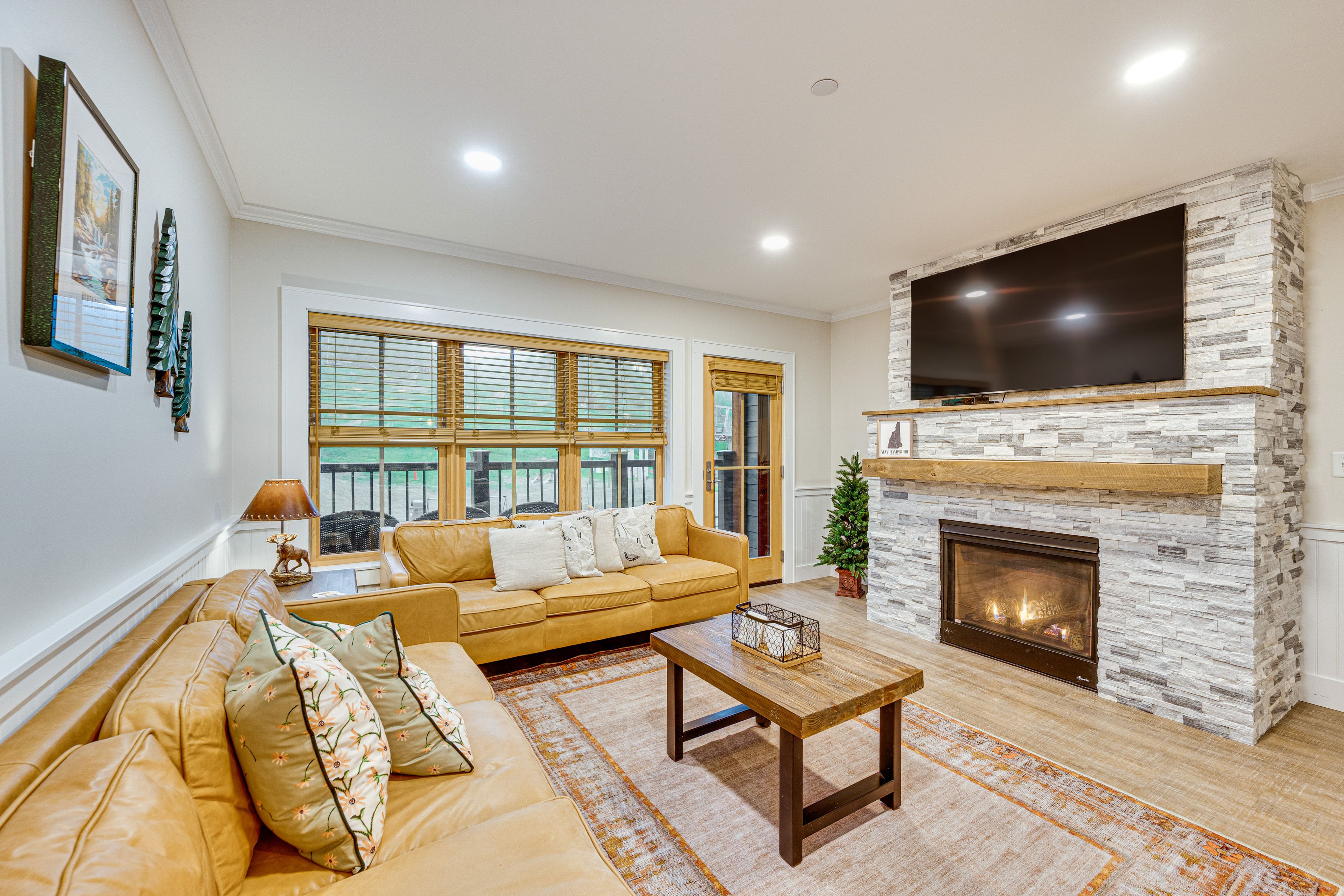Living Room | Fireplace | Smart TV