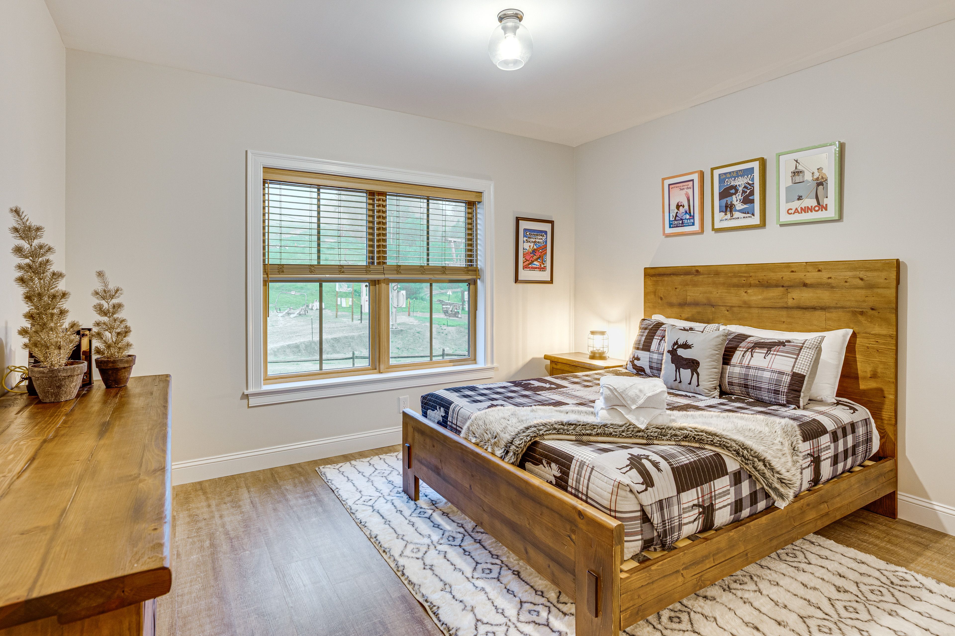 Bedroom 2 | Queen Bed
