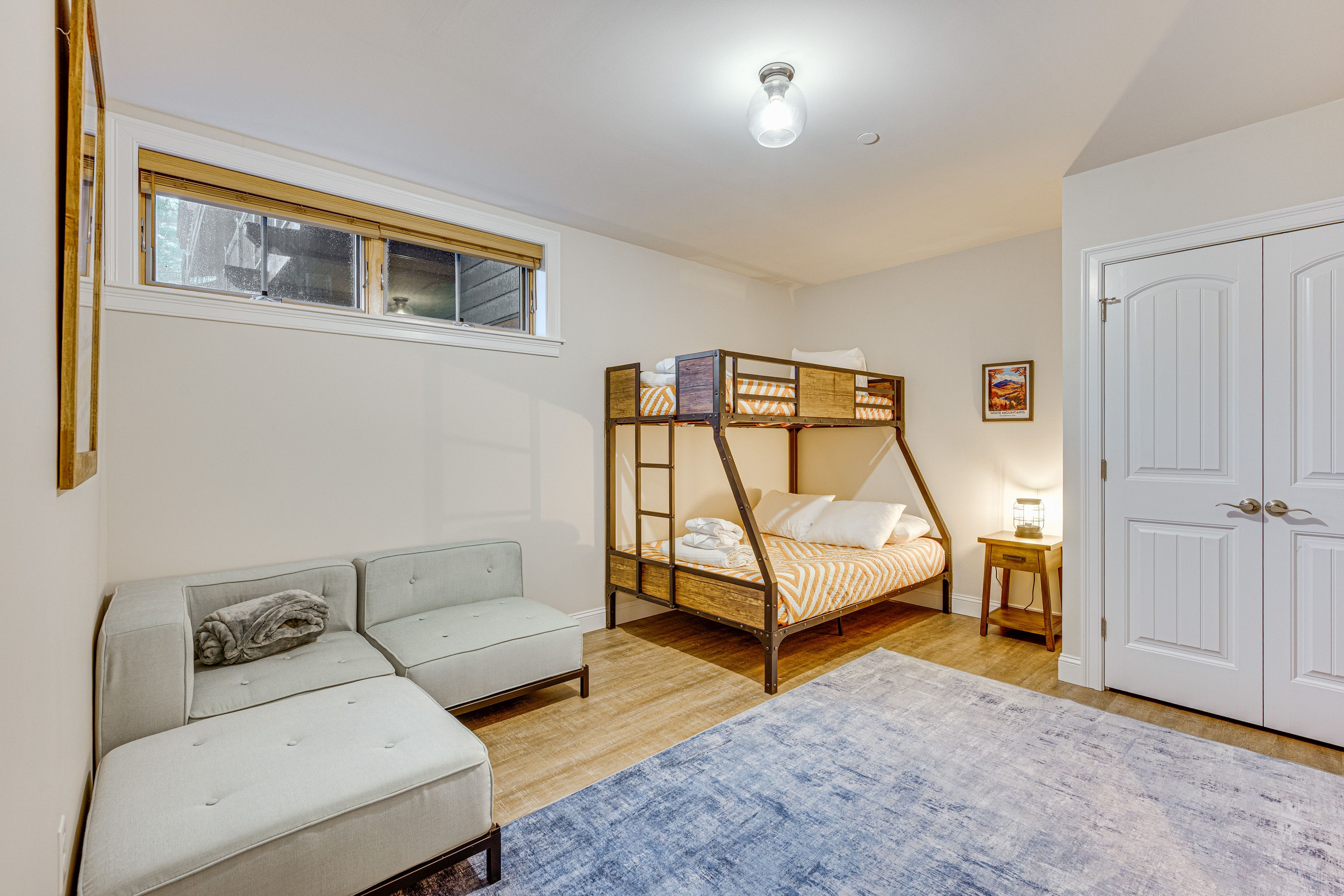 Bedroom 3 | Twin/Full Bunk Bed