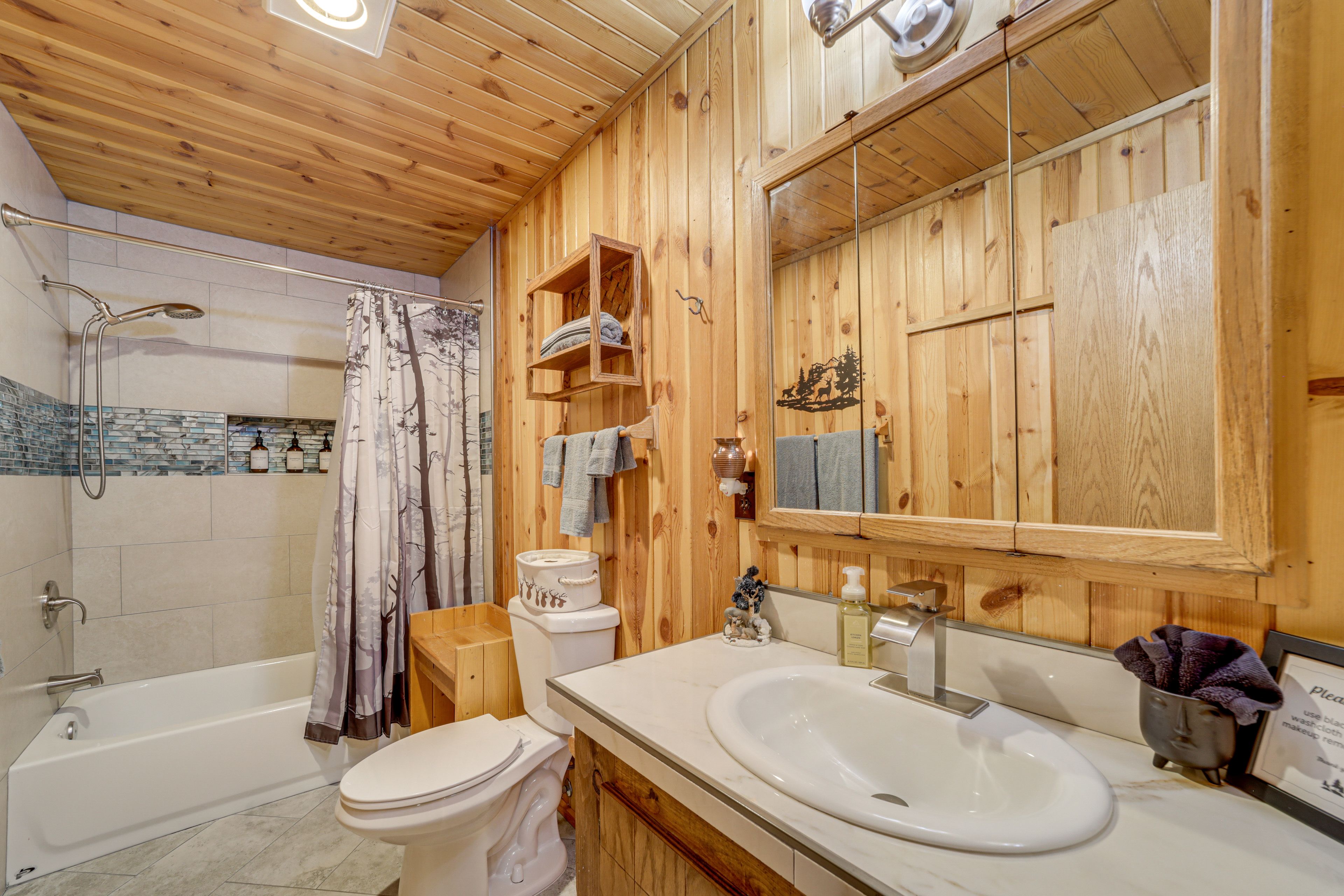 Full Bathroom | Main Floor
