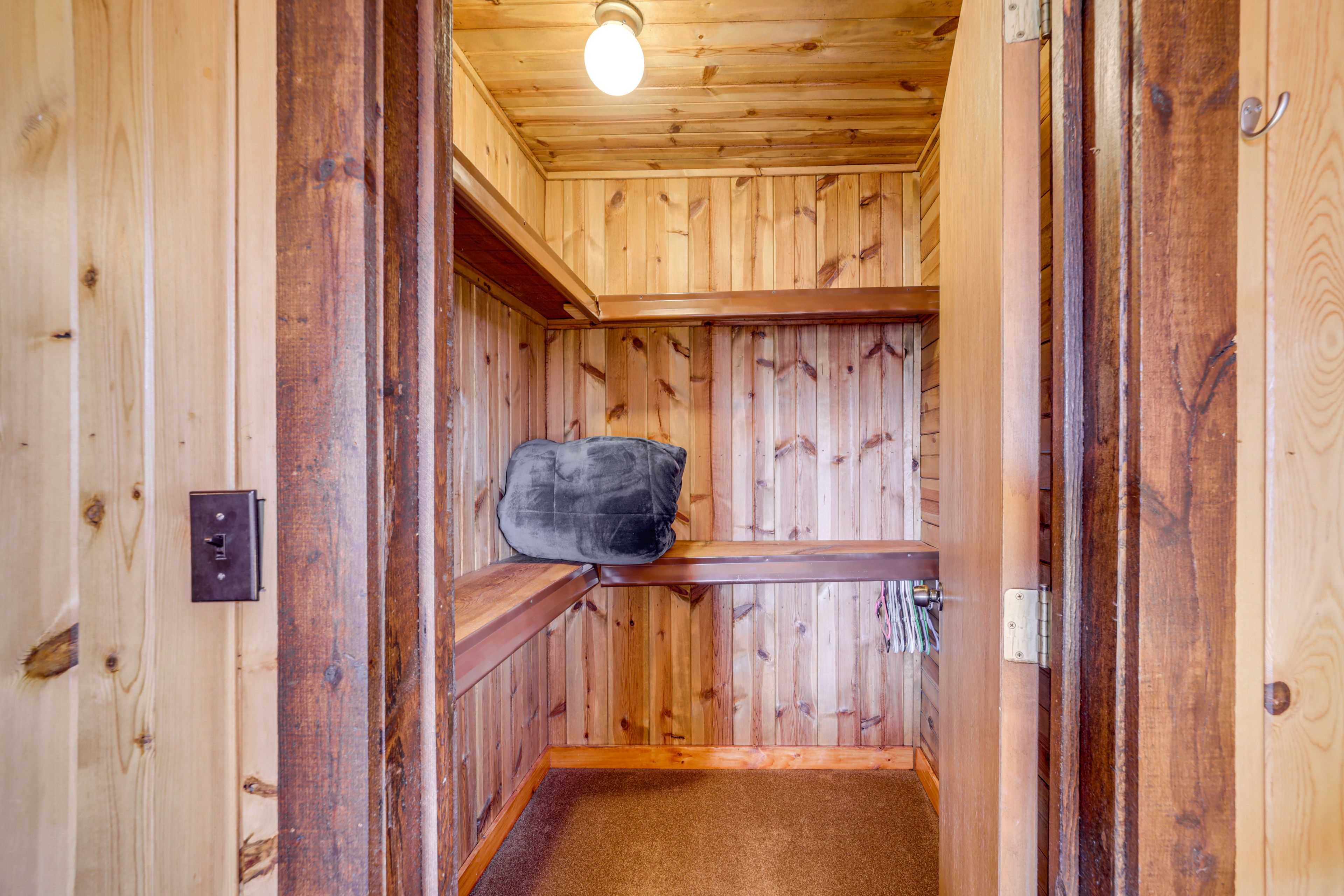 Walk-In Closet | Main Floor