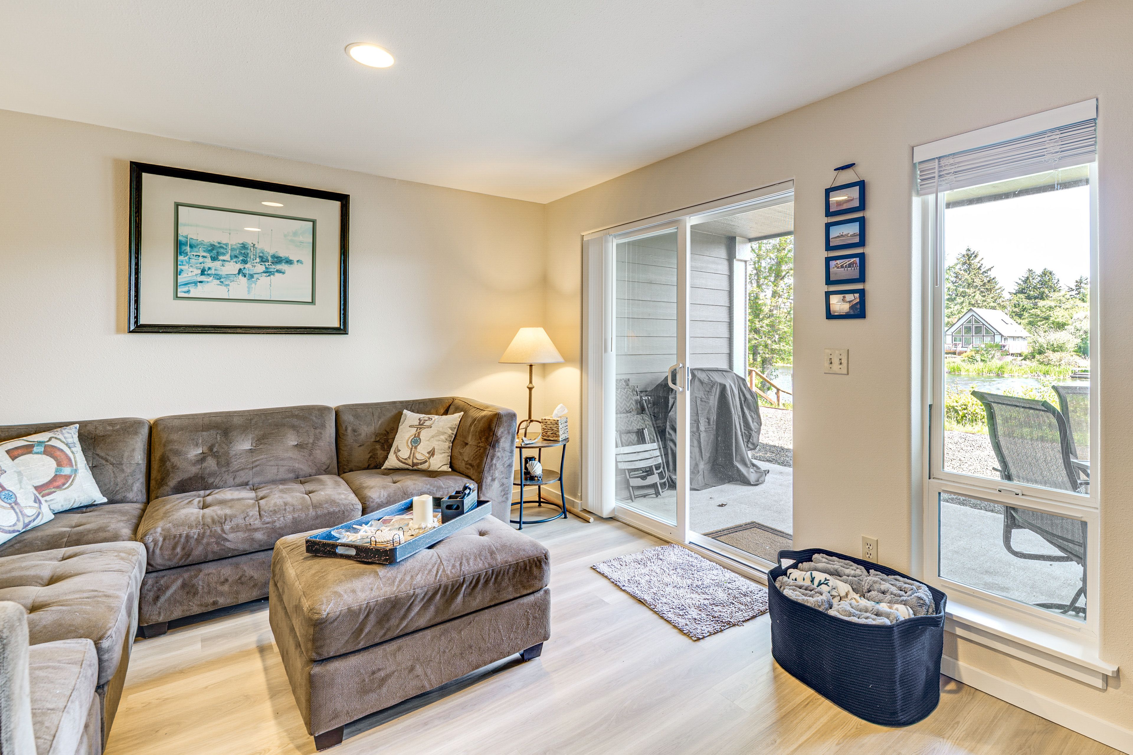 Living Room | Free WiFi | Smart TV