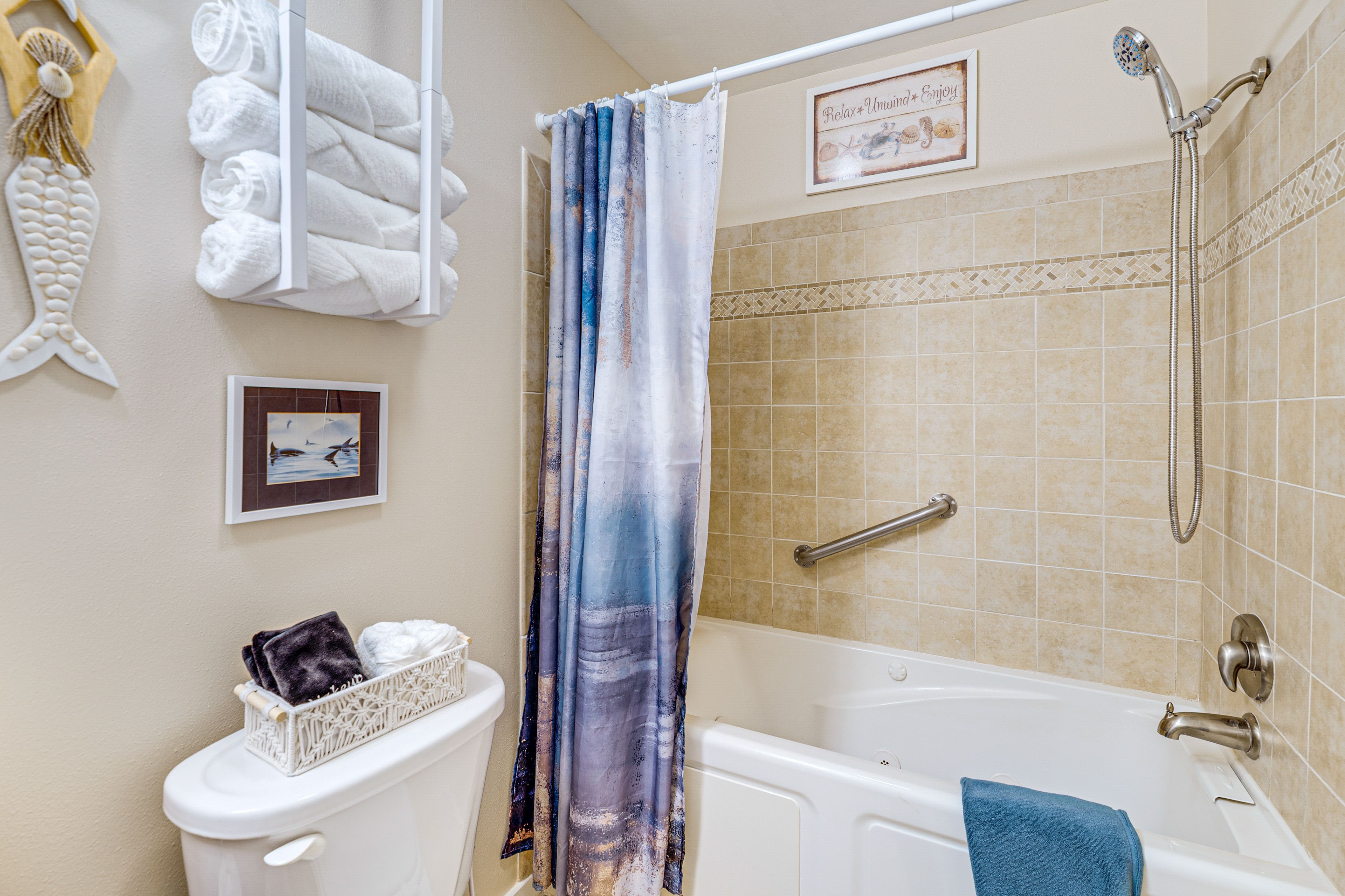 Bathroom | Towels Provided | Jacuzzi Tub