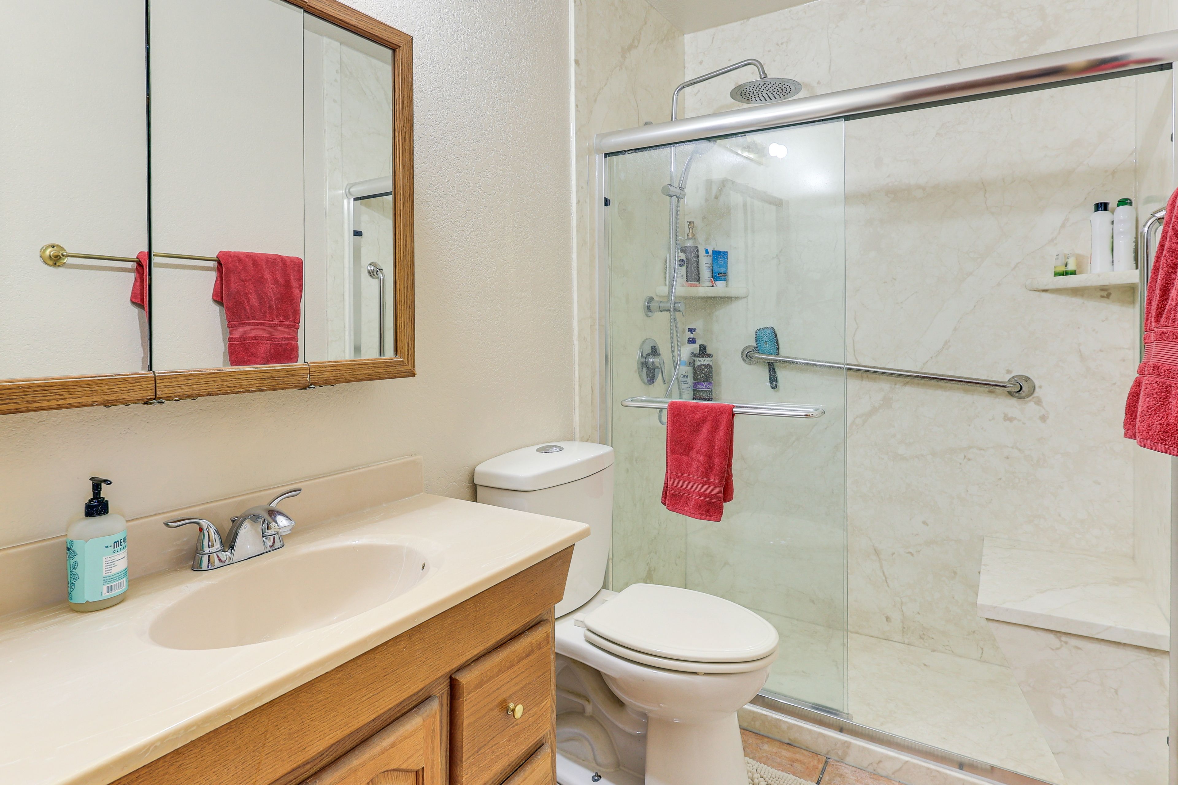 Full Bathroom | Towels Provided