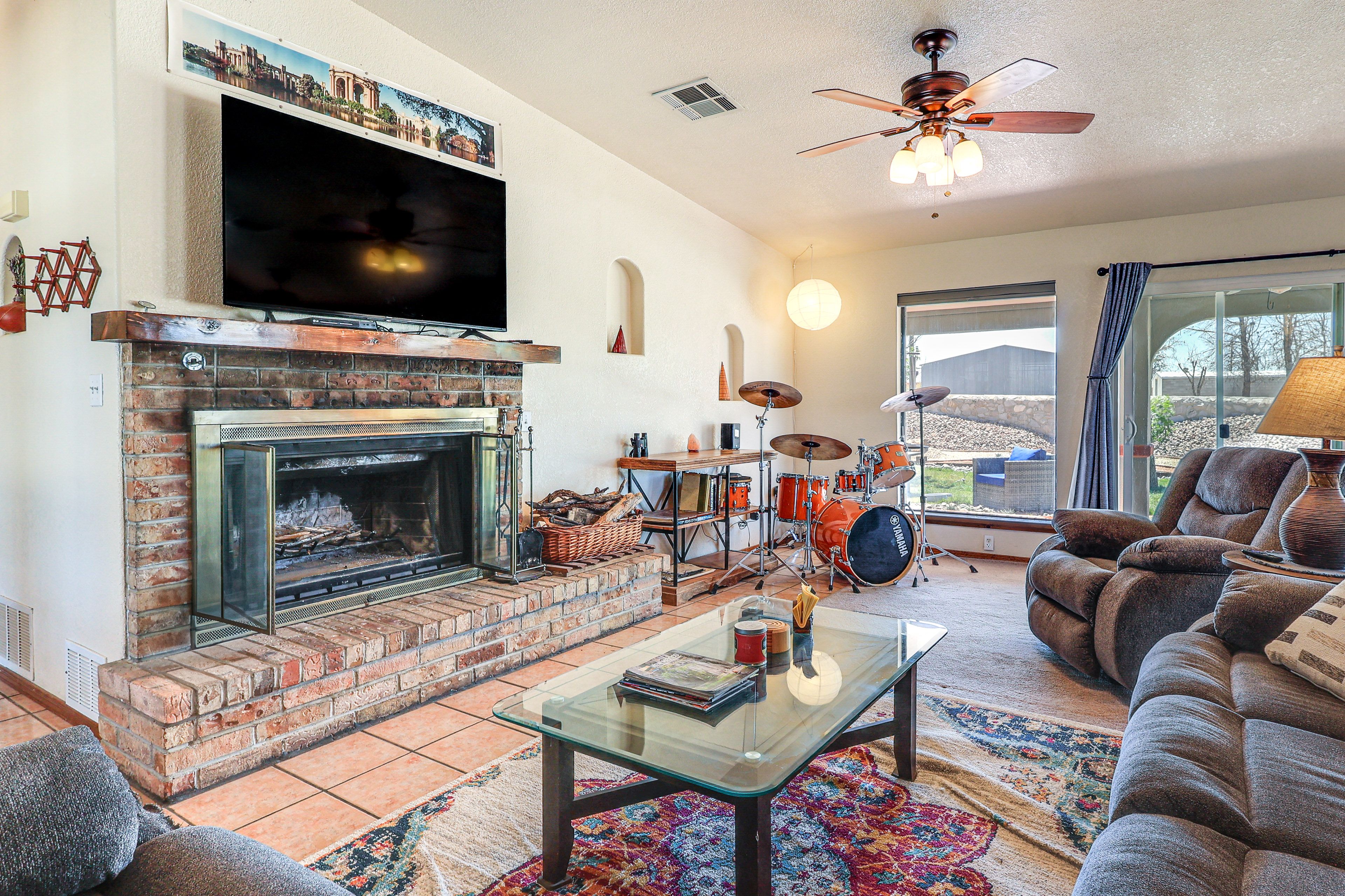 Living Room | Central A/C & Heating | Drum Set No Longer Available