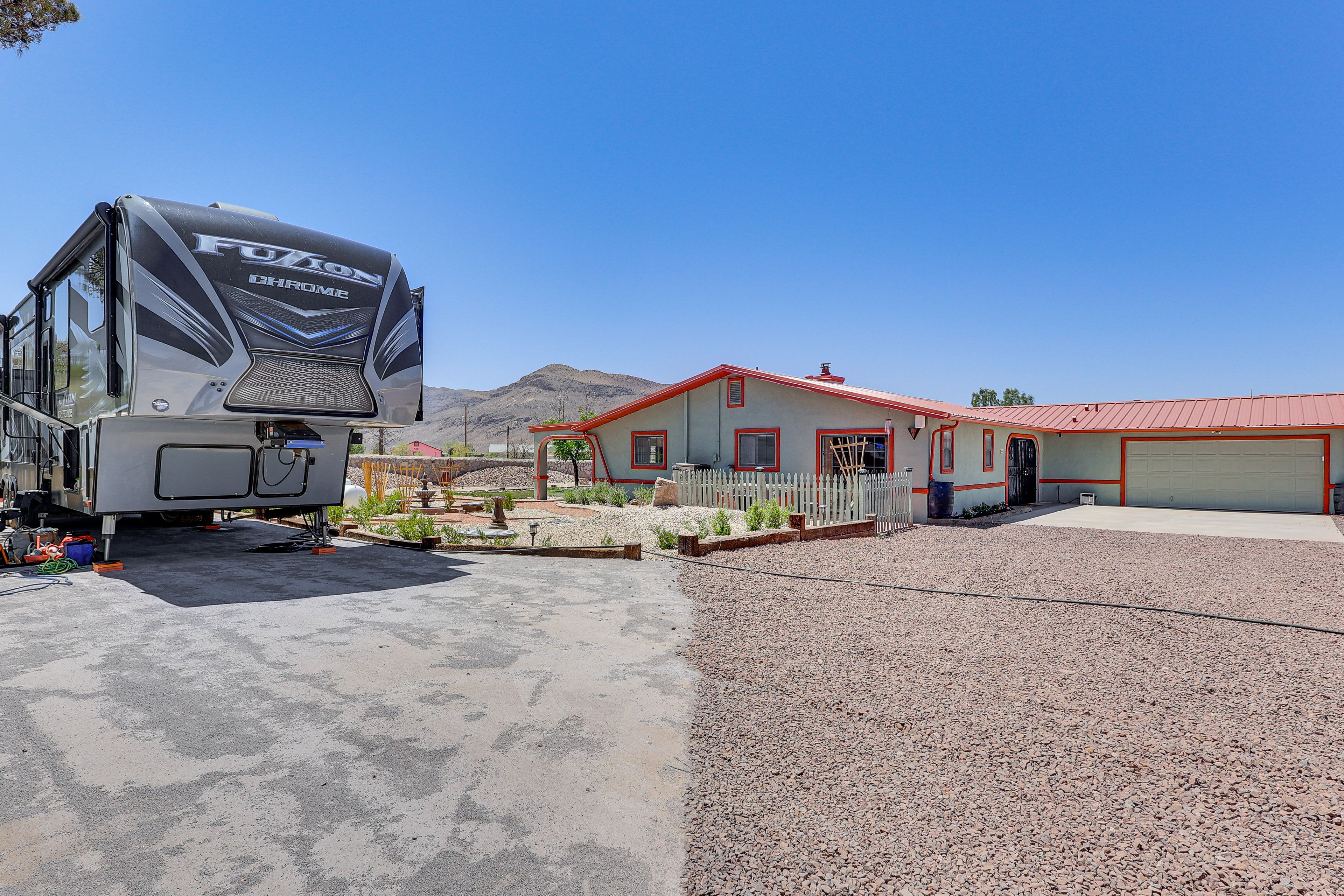 Parking | Driveway (5 Vehicles)