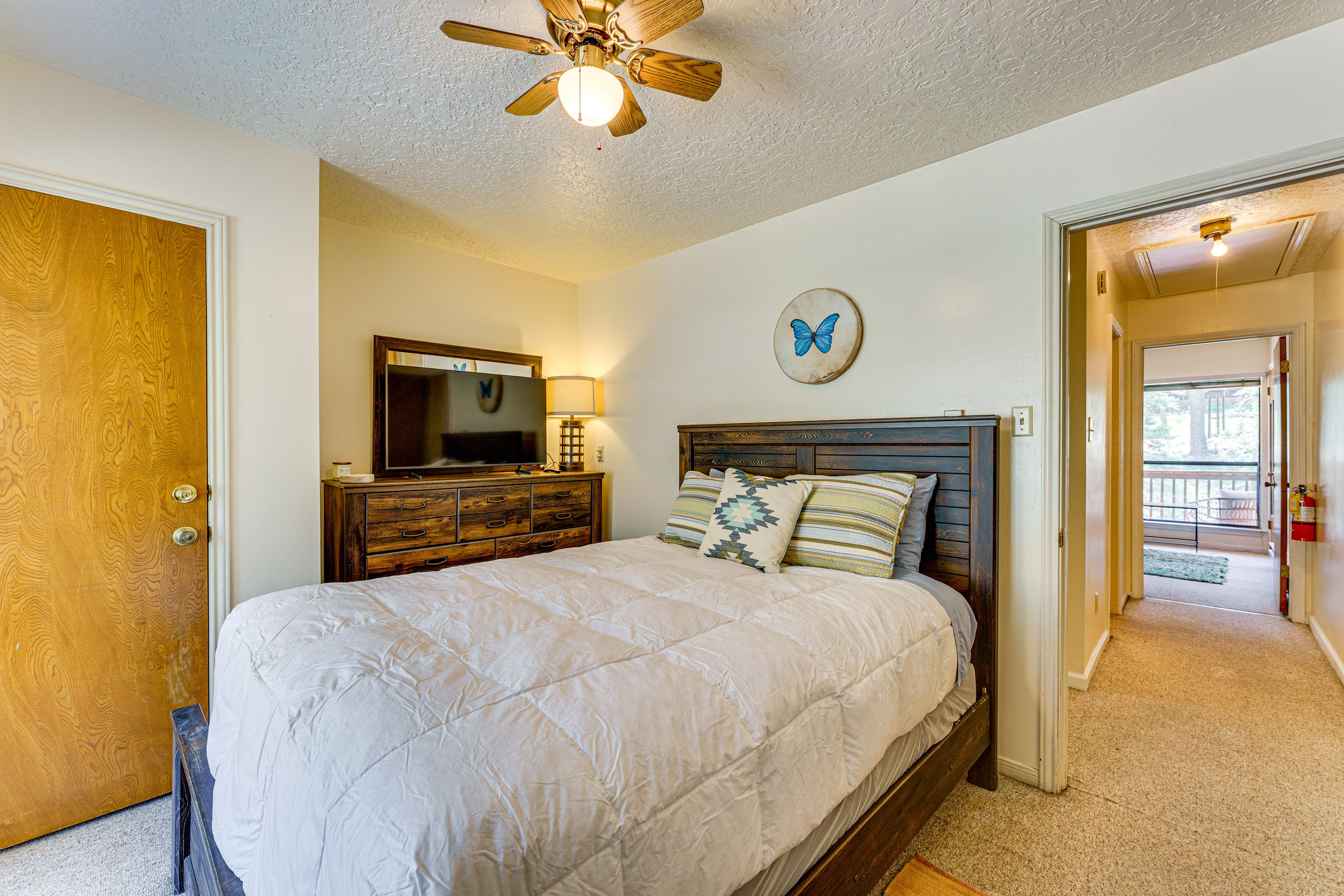 Bedroom 2 | Queen Bed | Twin Bed