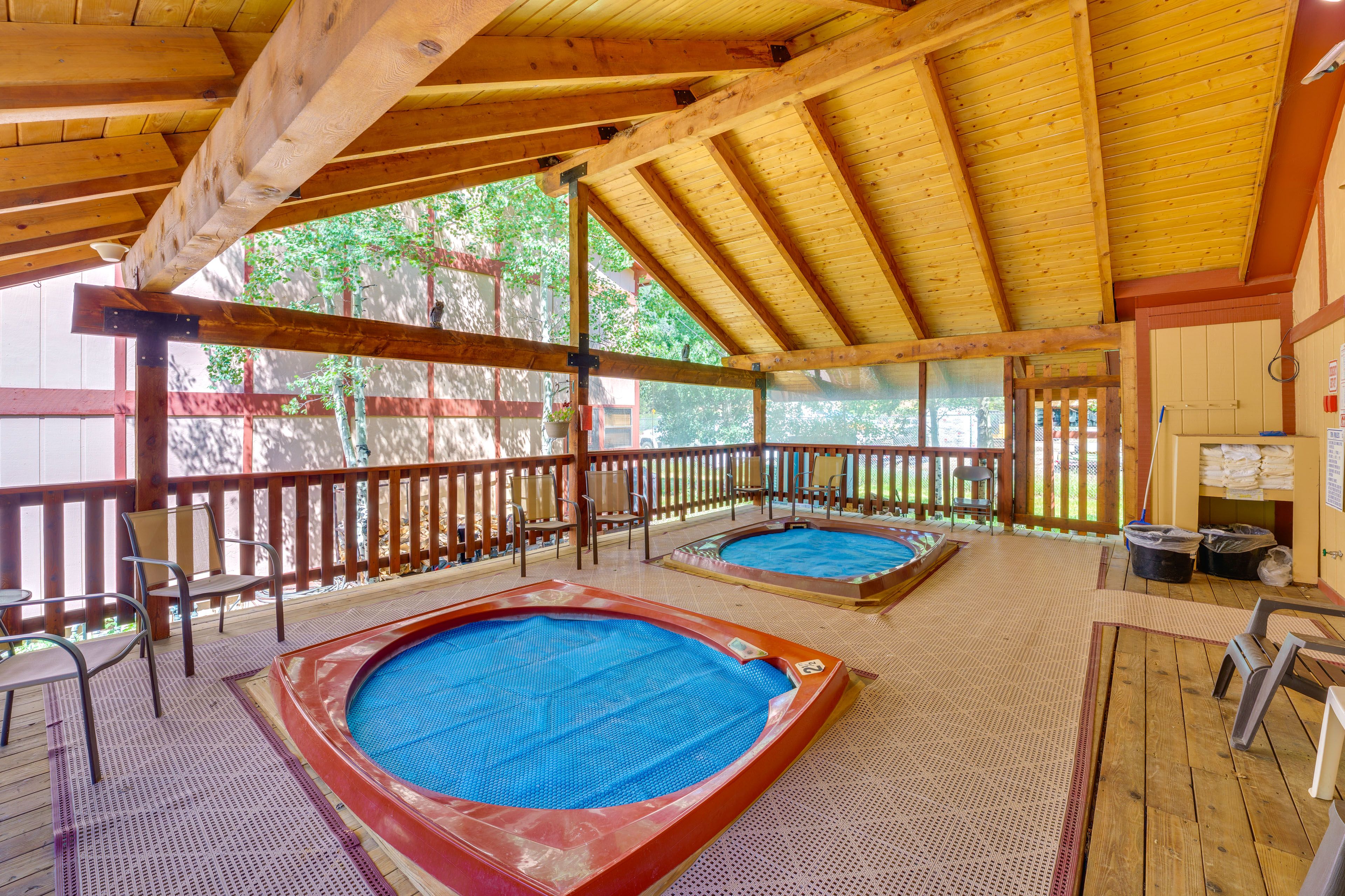 Community Amenities | Playground | Charcoal Grills | Hot Tub