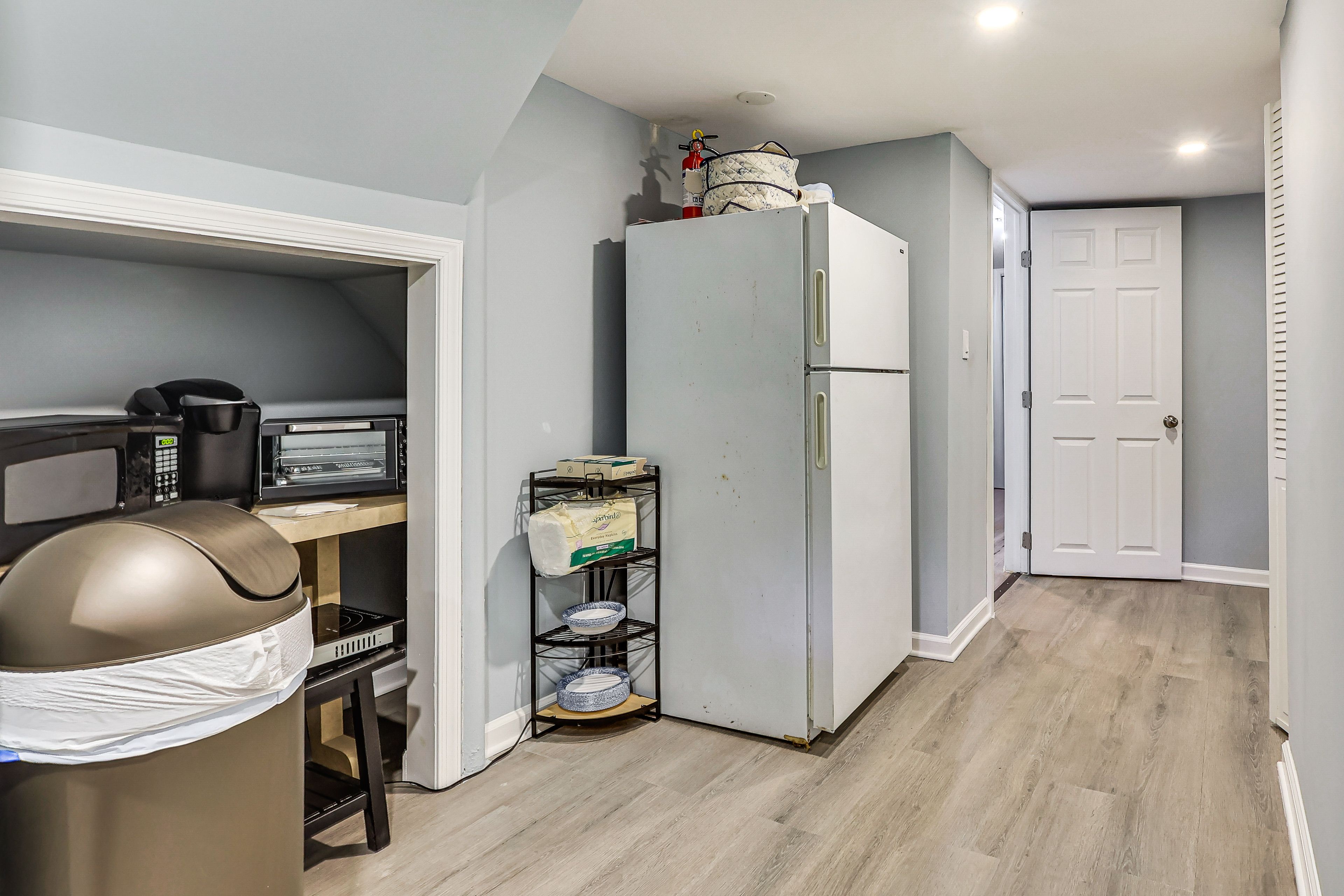 Kitchenette | Hot Plate | Microwave