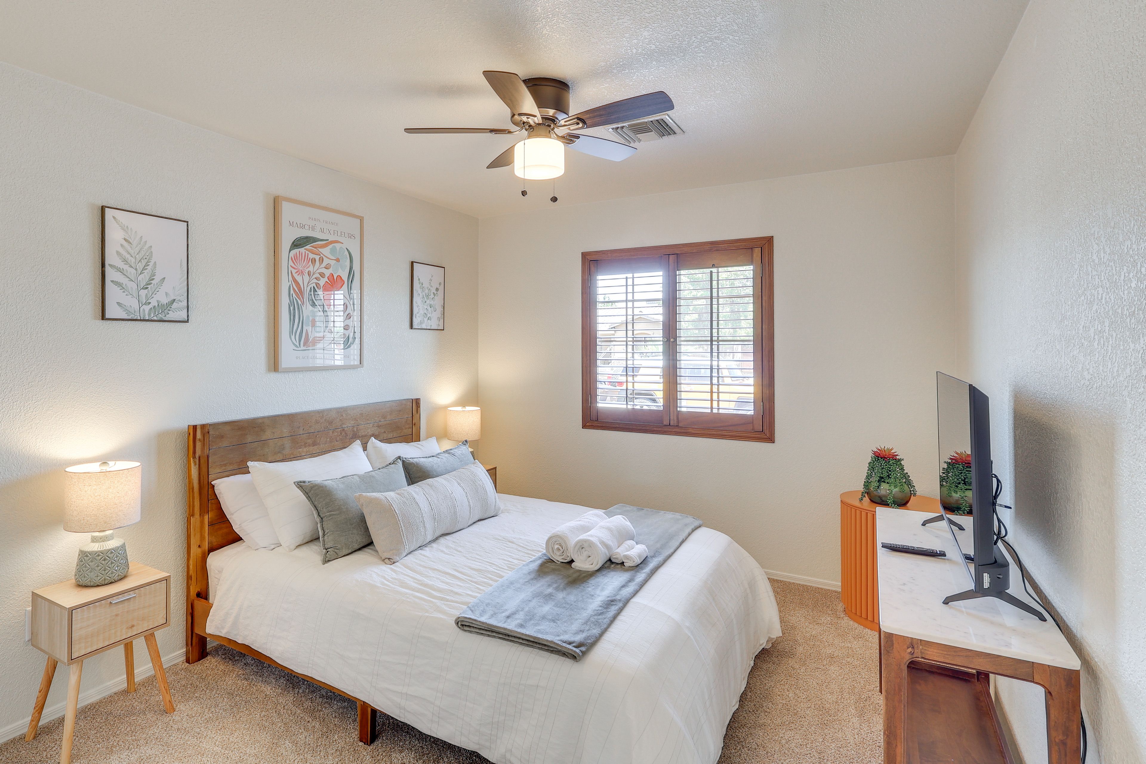 Bedroom 3 | Queen Bed