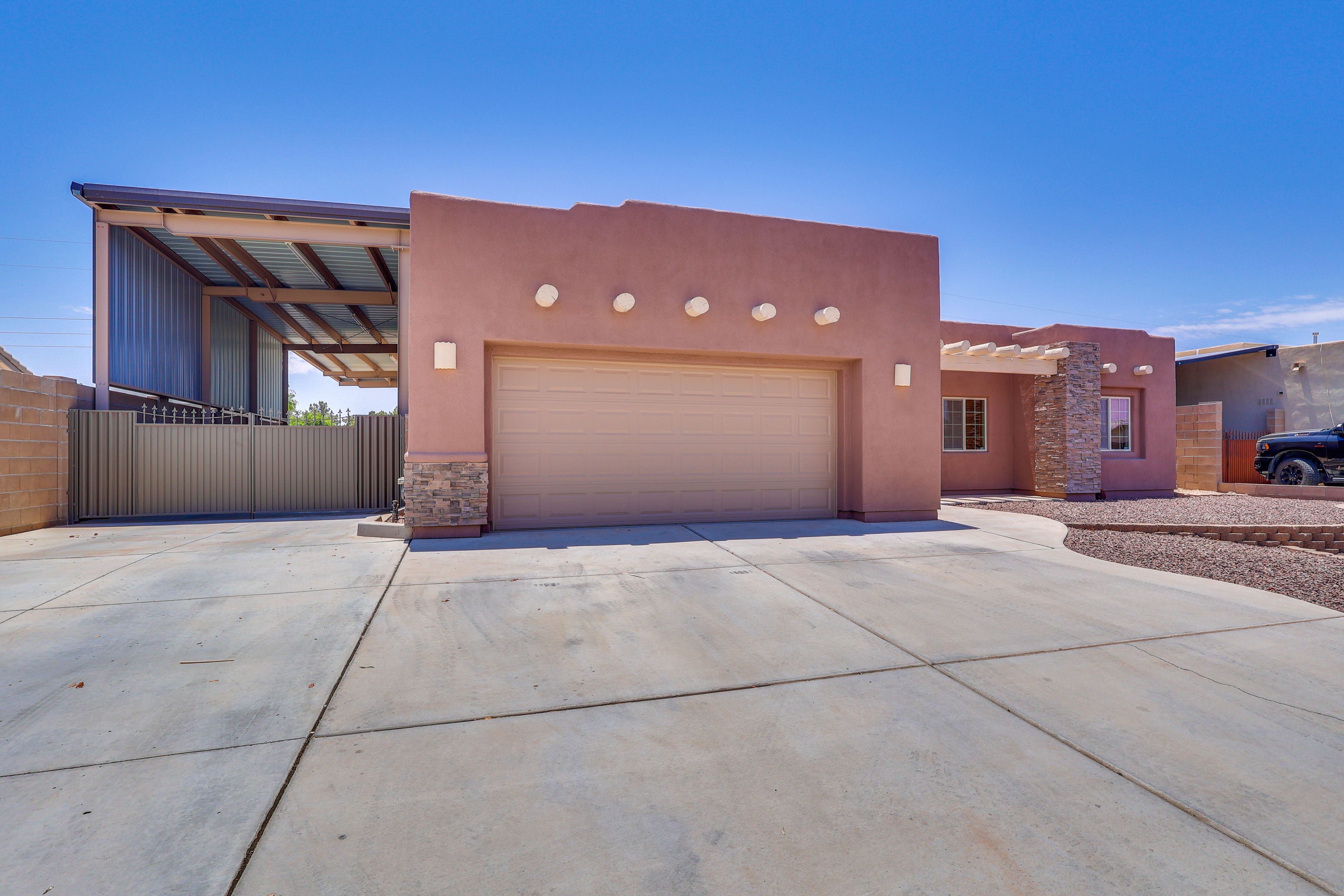 Home Exterior | Parking | Driveway (3 Vehicles) | RV Parking