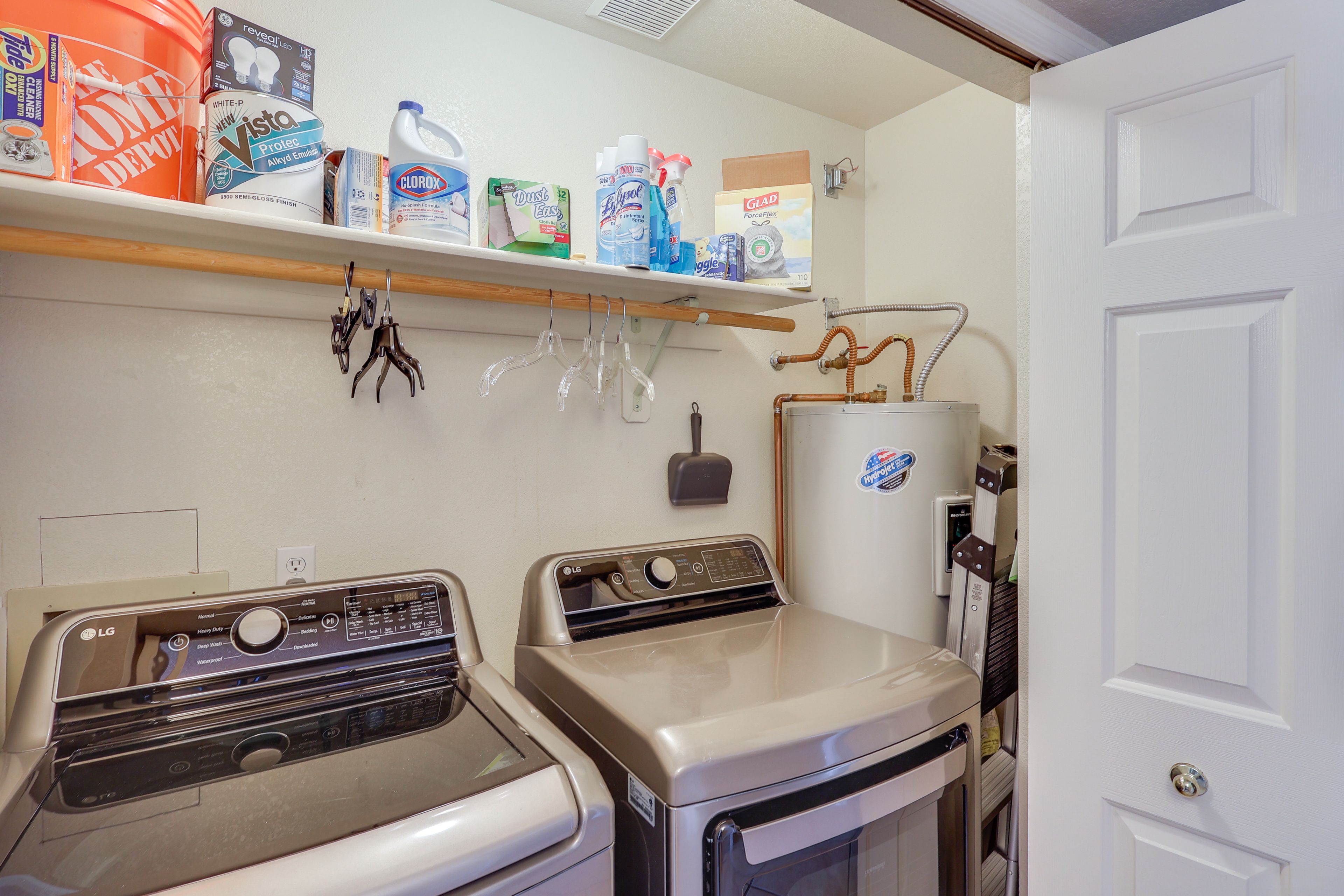 Laundry Closet | Washer & Dryer