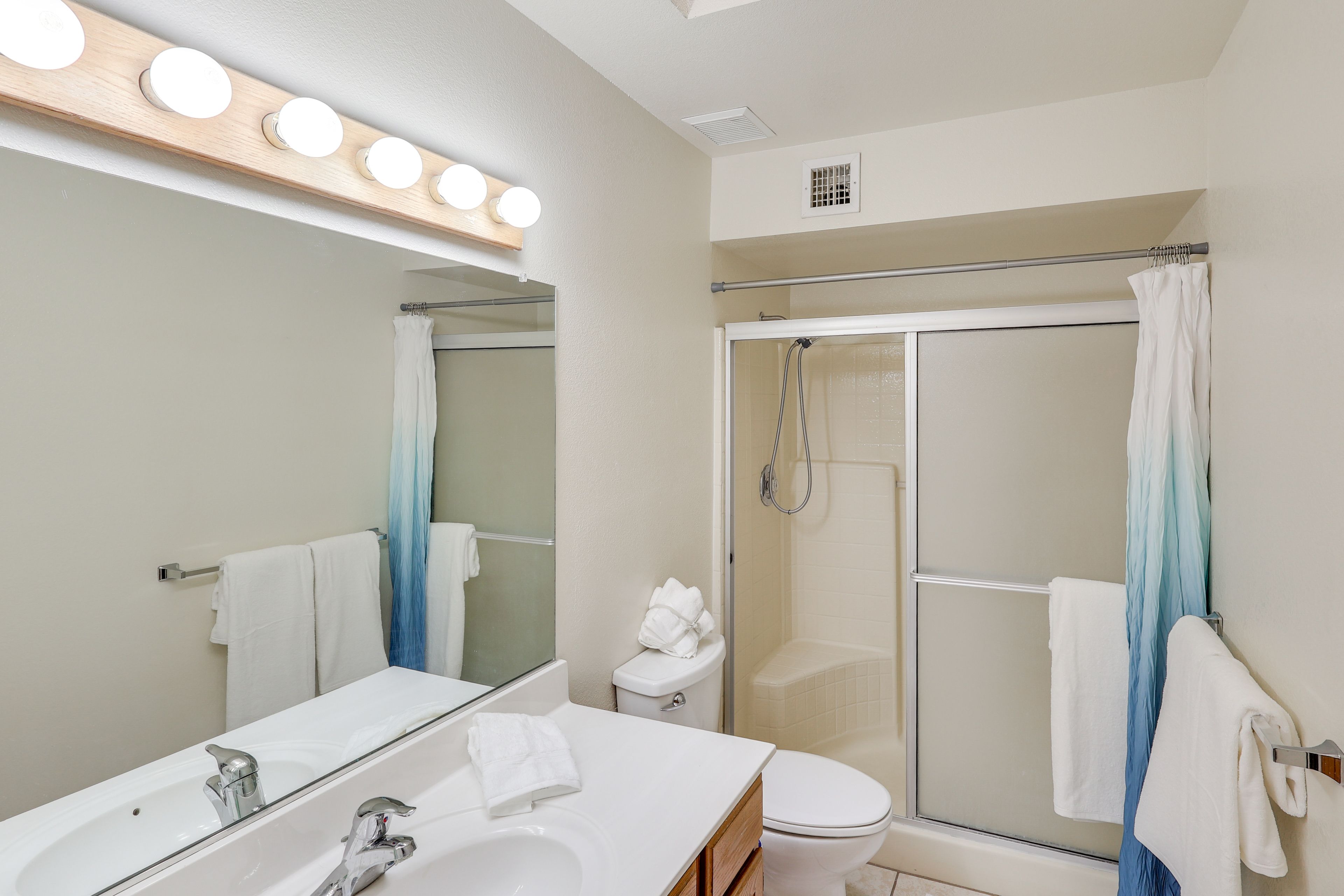En-Suite Bathroom | Towels Provided
