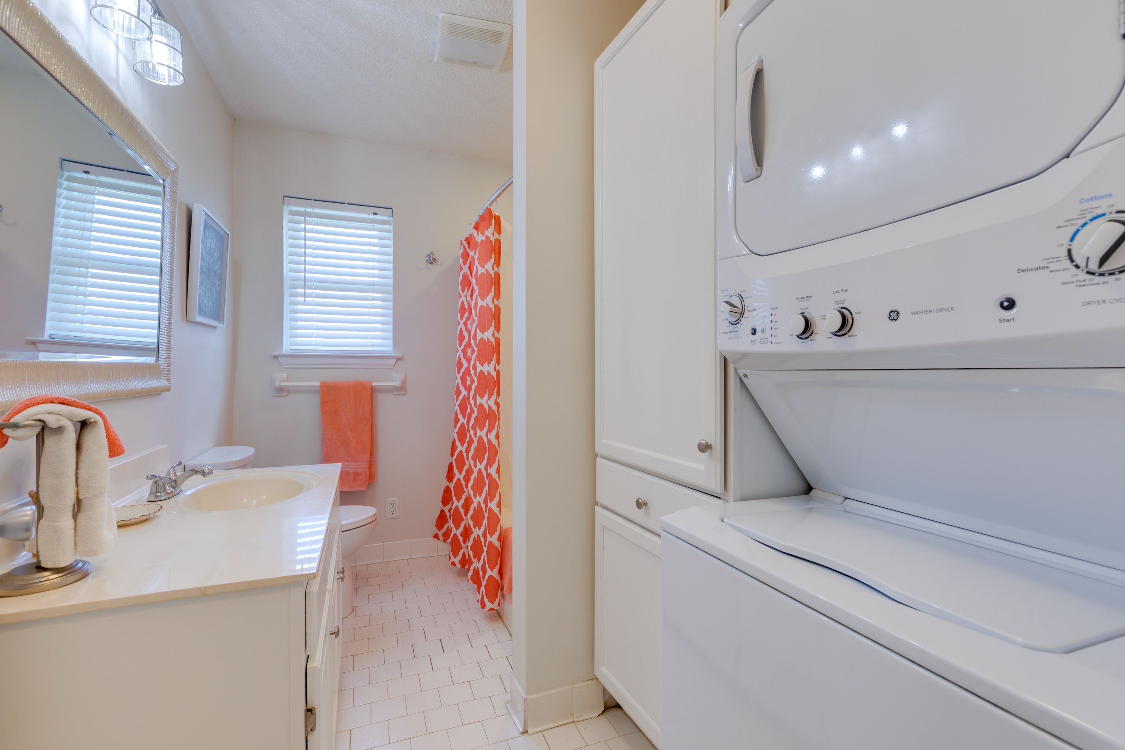 Full Bathroom | Washer & Dryer | Complimentary Toiletries