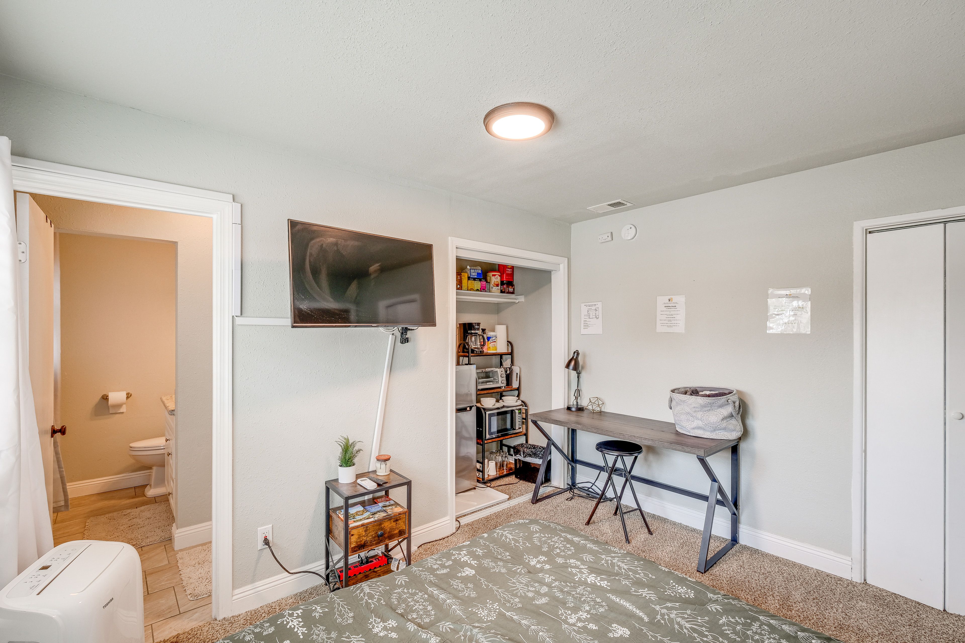 Studio | Queen Bed | Linens Provided | Window A/C & Heat Unit | Desk Workspace