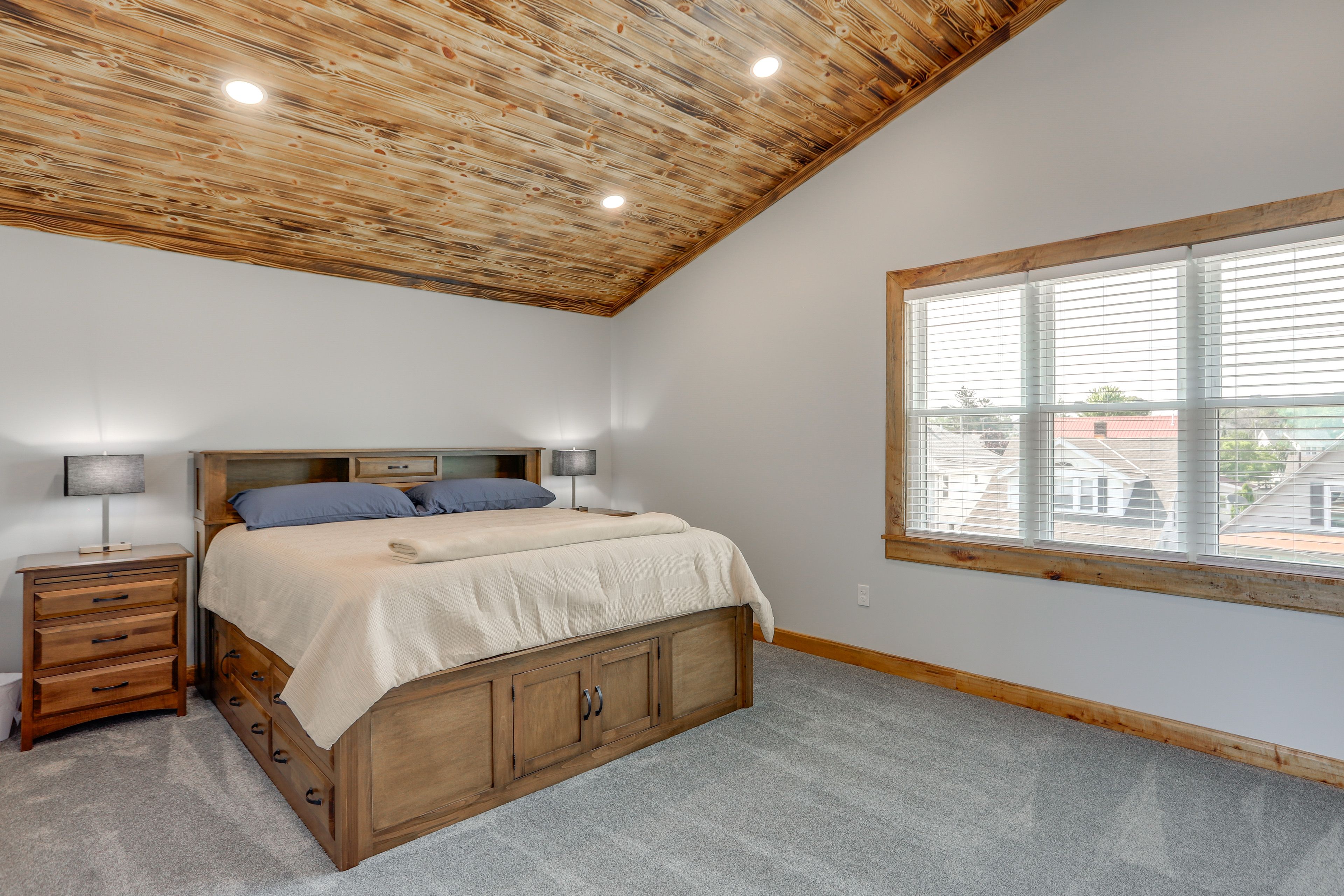 Bedroom 1 | King Bed | 3rd Floor