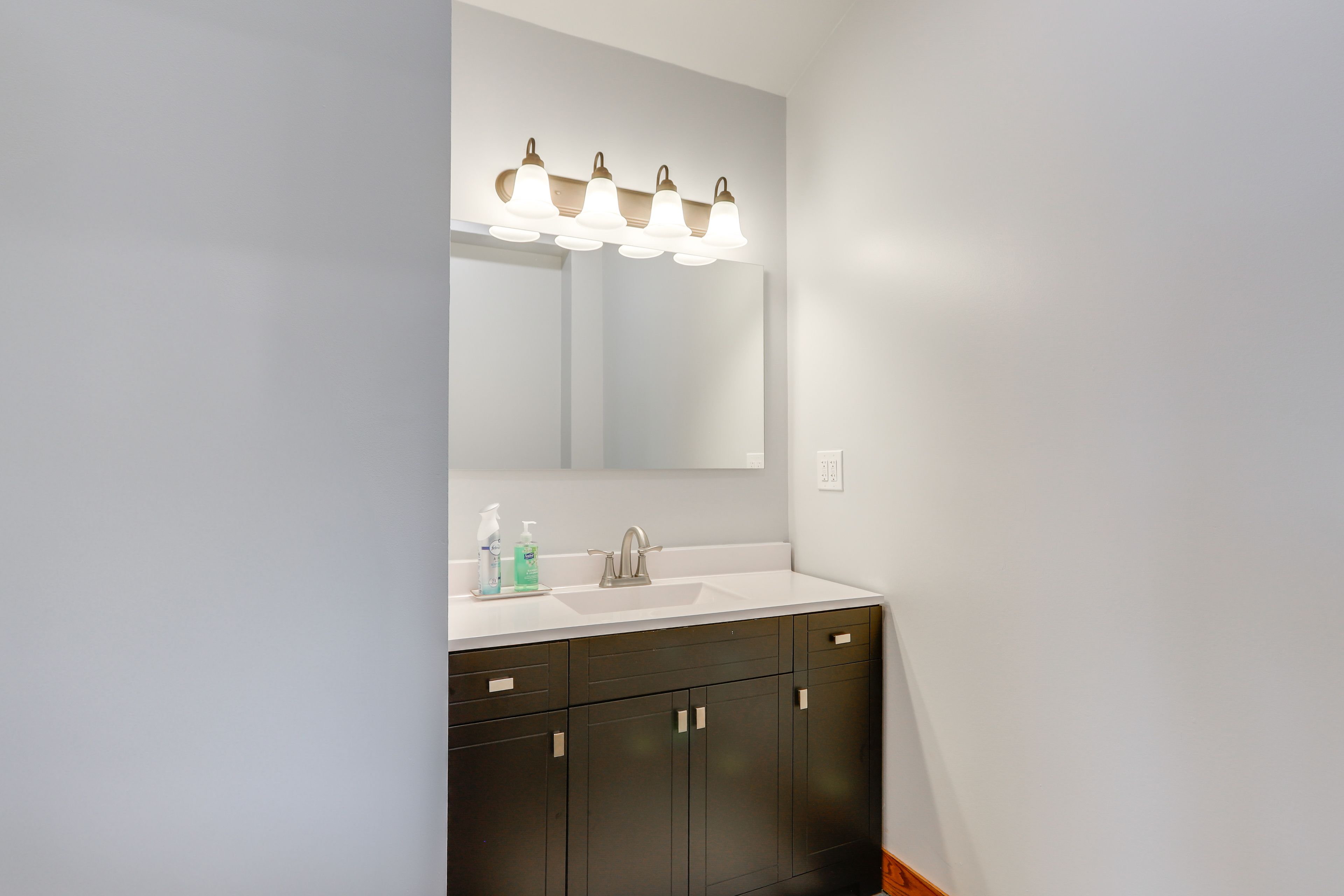 Full Bathroom | Towels Provided | 3rd Floor