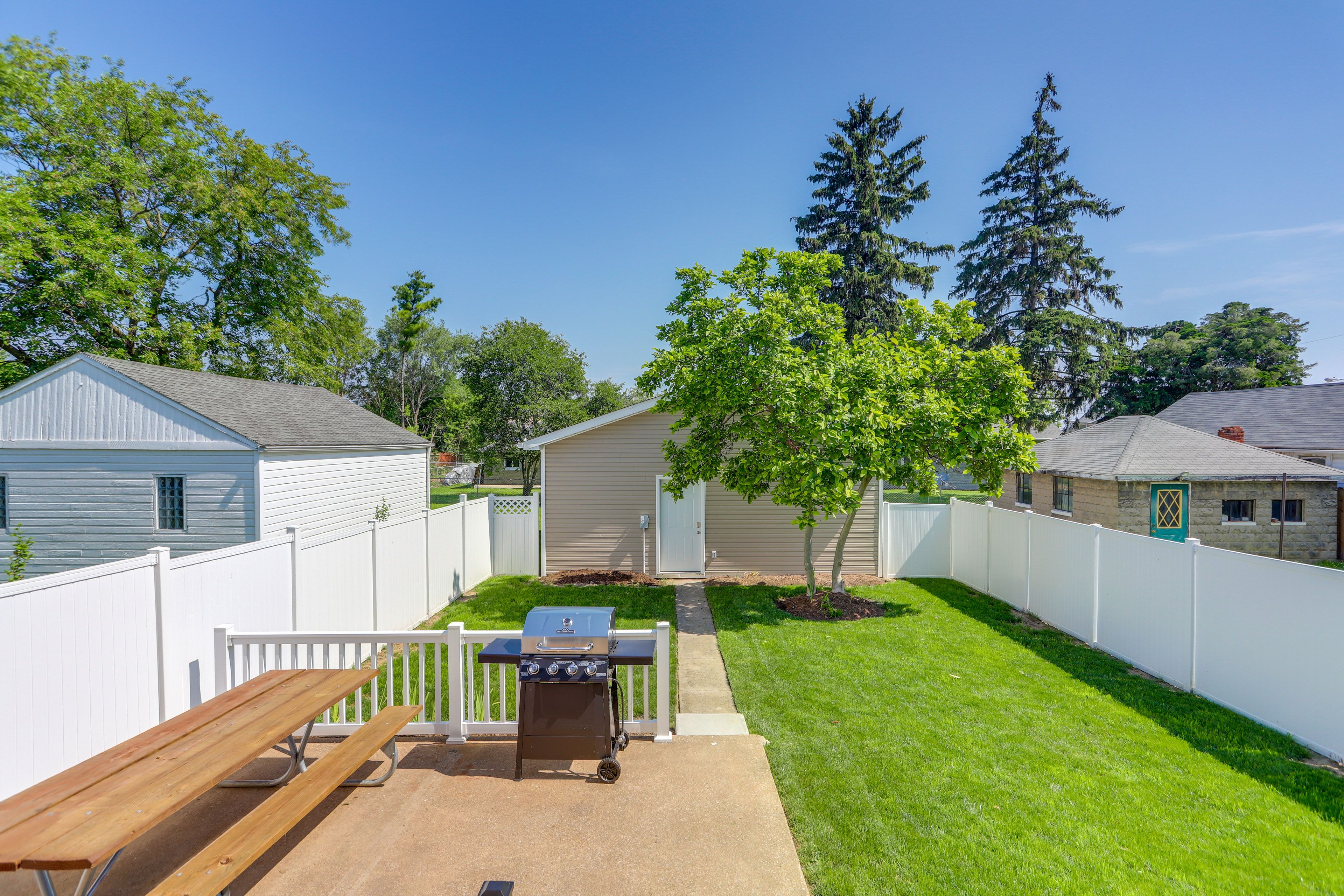 House Exterior | Patio | Picnic Table | Gas Grill | Fenced Backyard