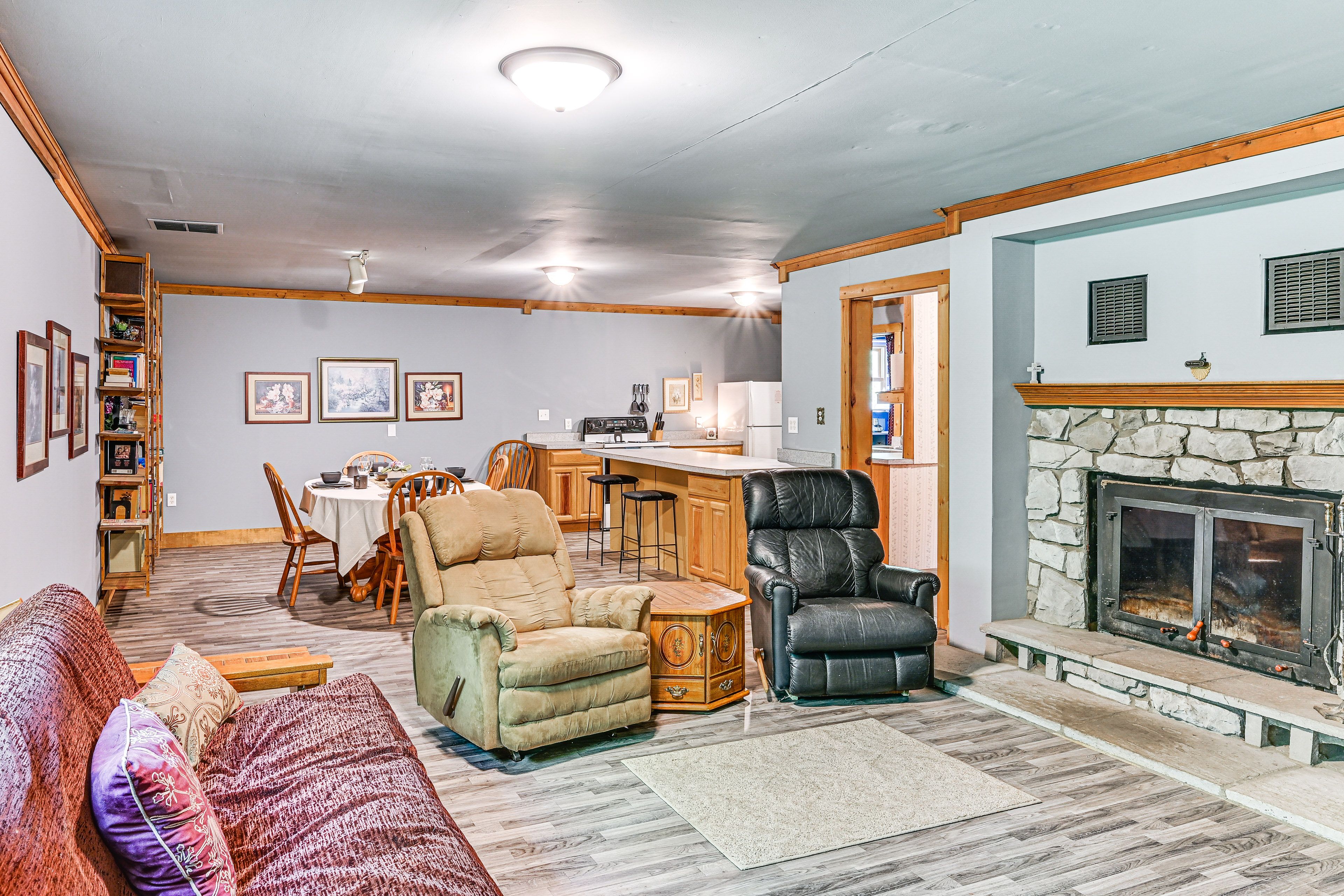 Living Room | 1st Floor | Flat-Screen TV | Wood-Burning Fireplace