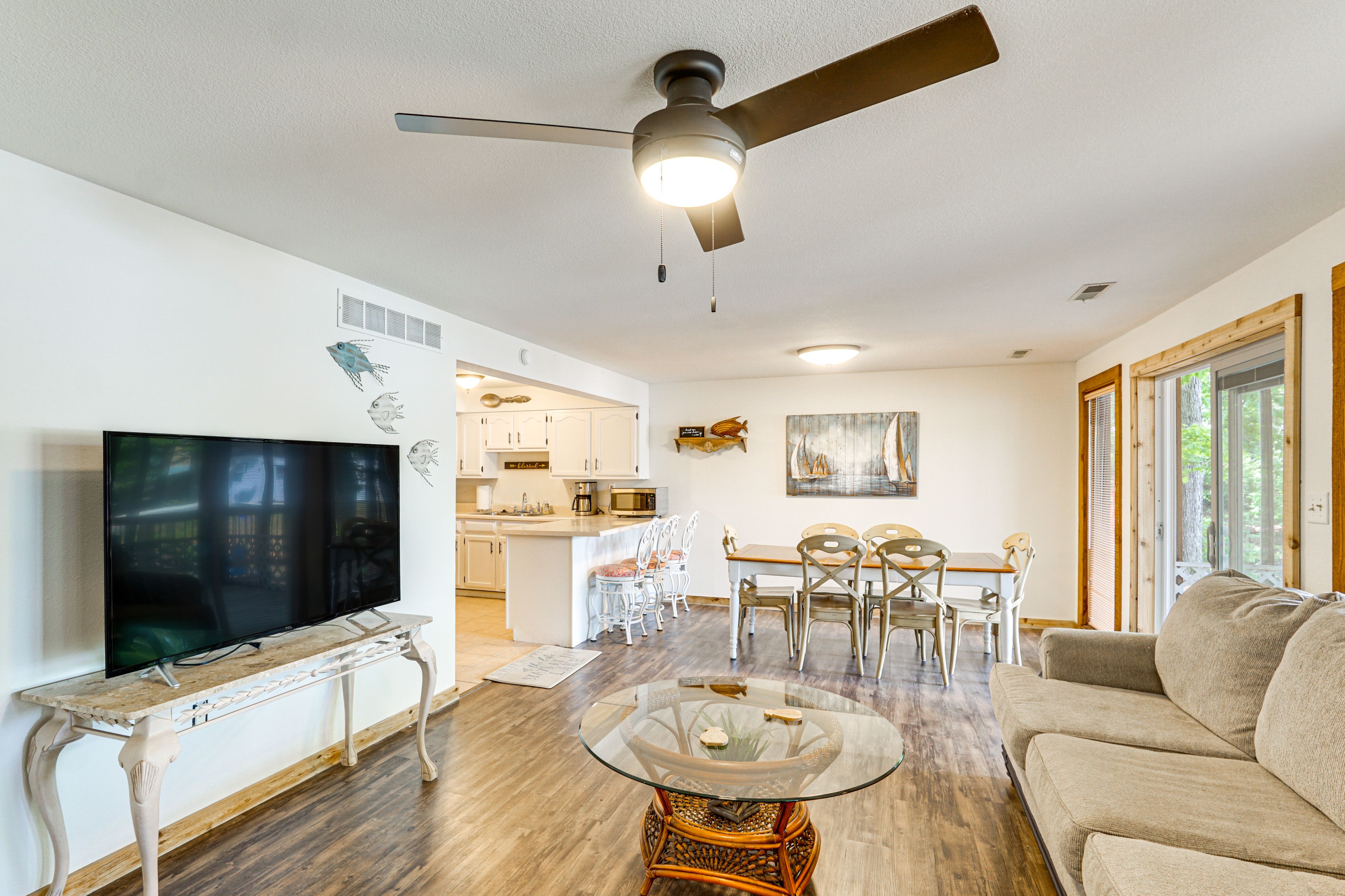Living Room | Lower Level | Smart TV | Central Heating & A/C | Free WiFi
