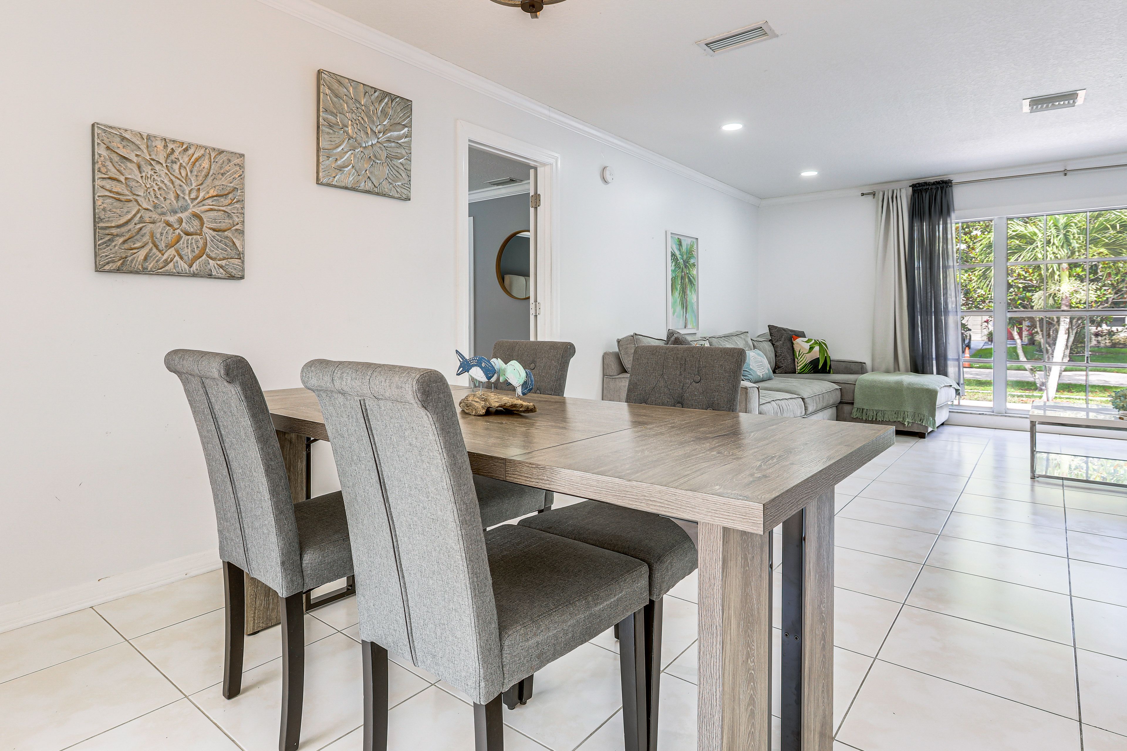 Dining Area | Dishes & Flatware Provided