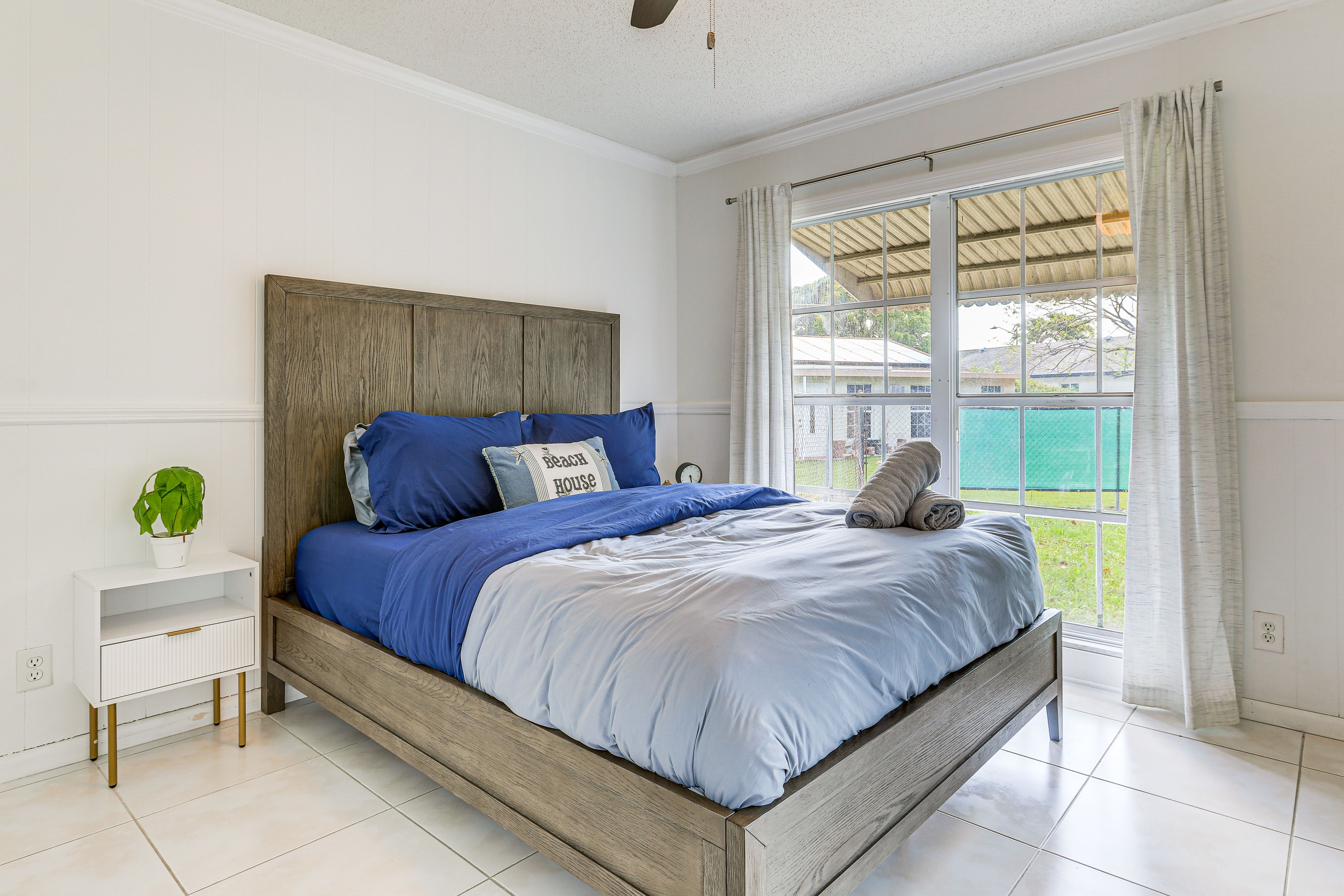 Bedroom 2 | Queen Bed