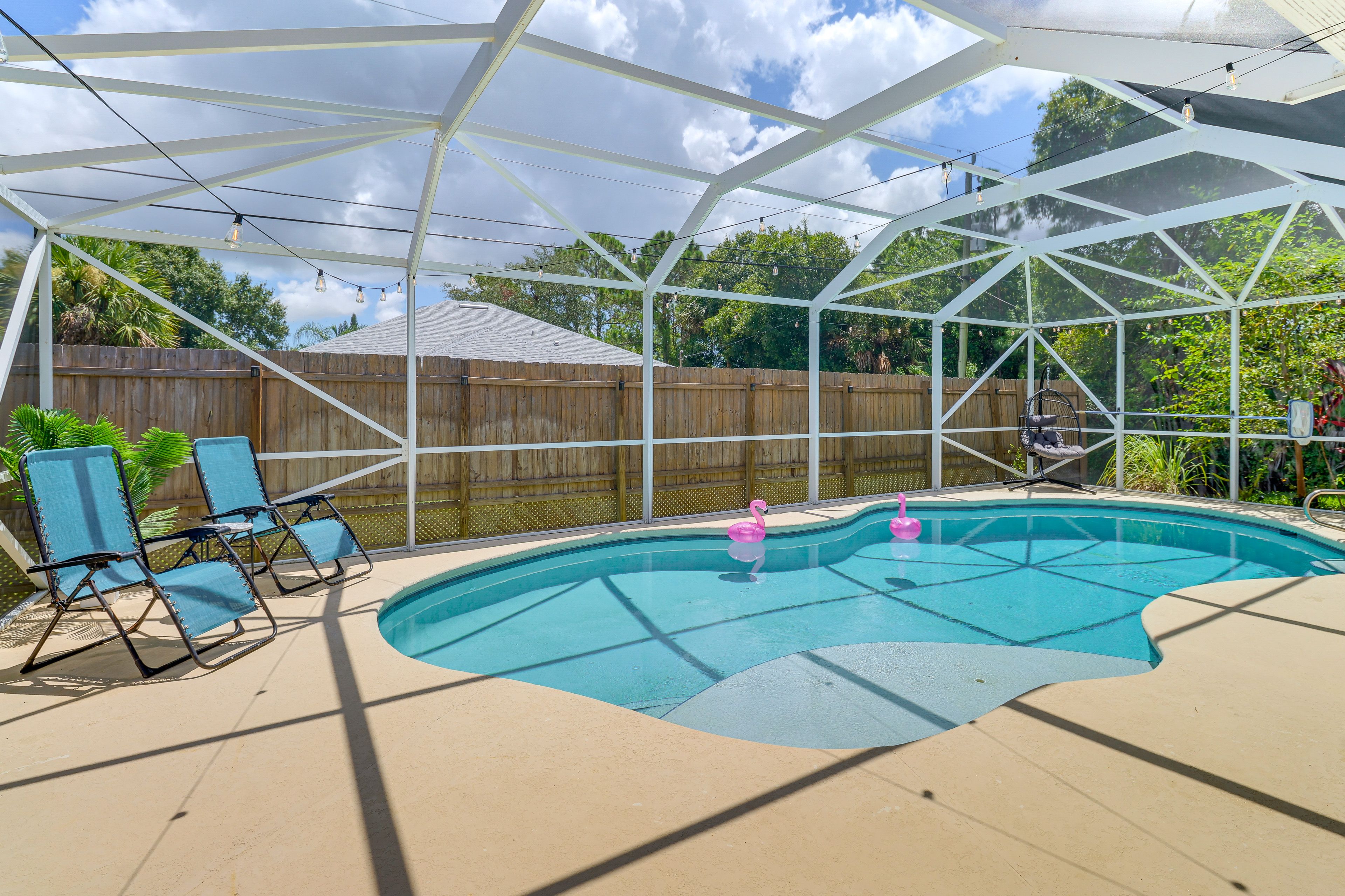 Screened Lanai w/ Pool