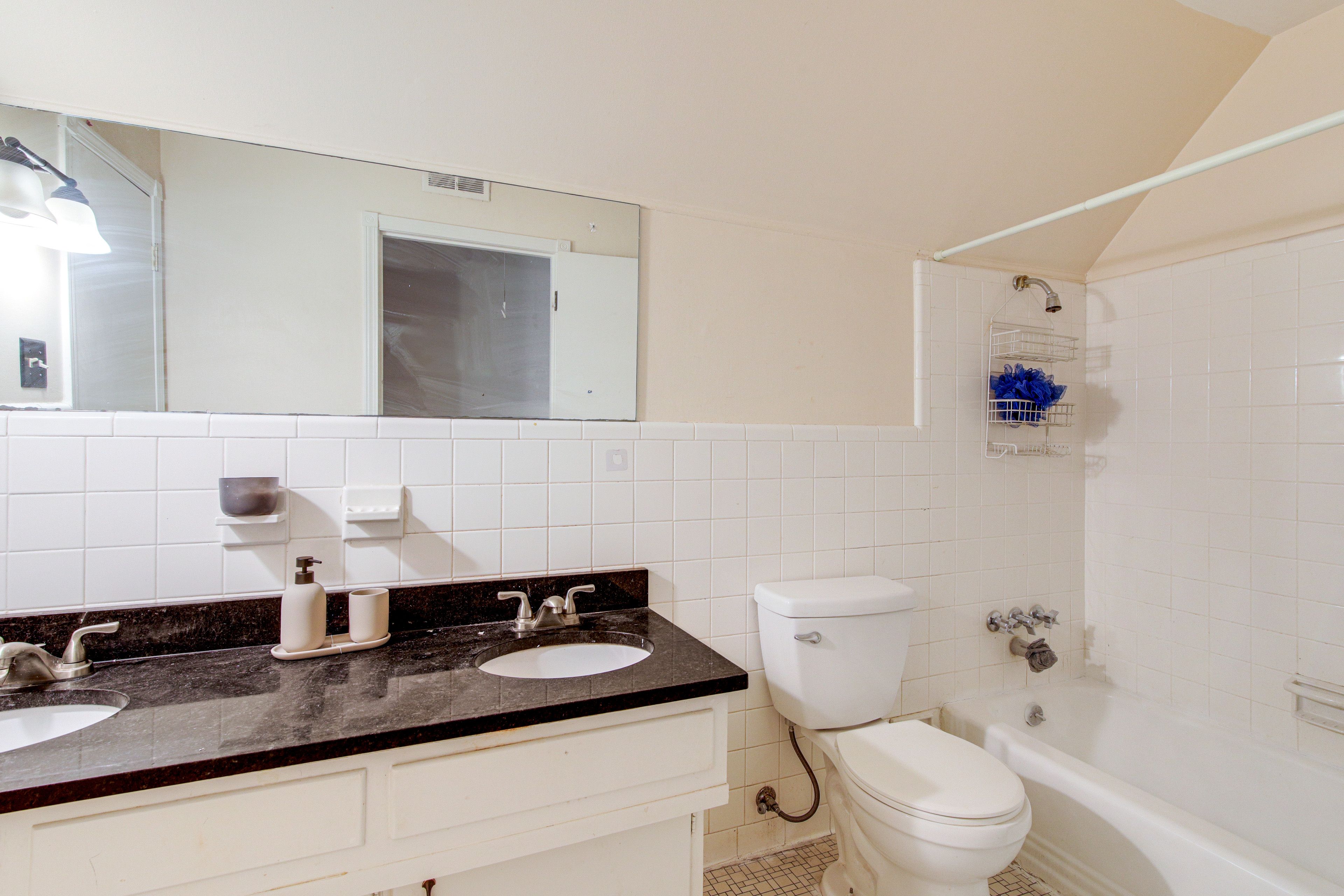 Bathroom | 2nd Floor