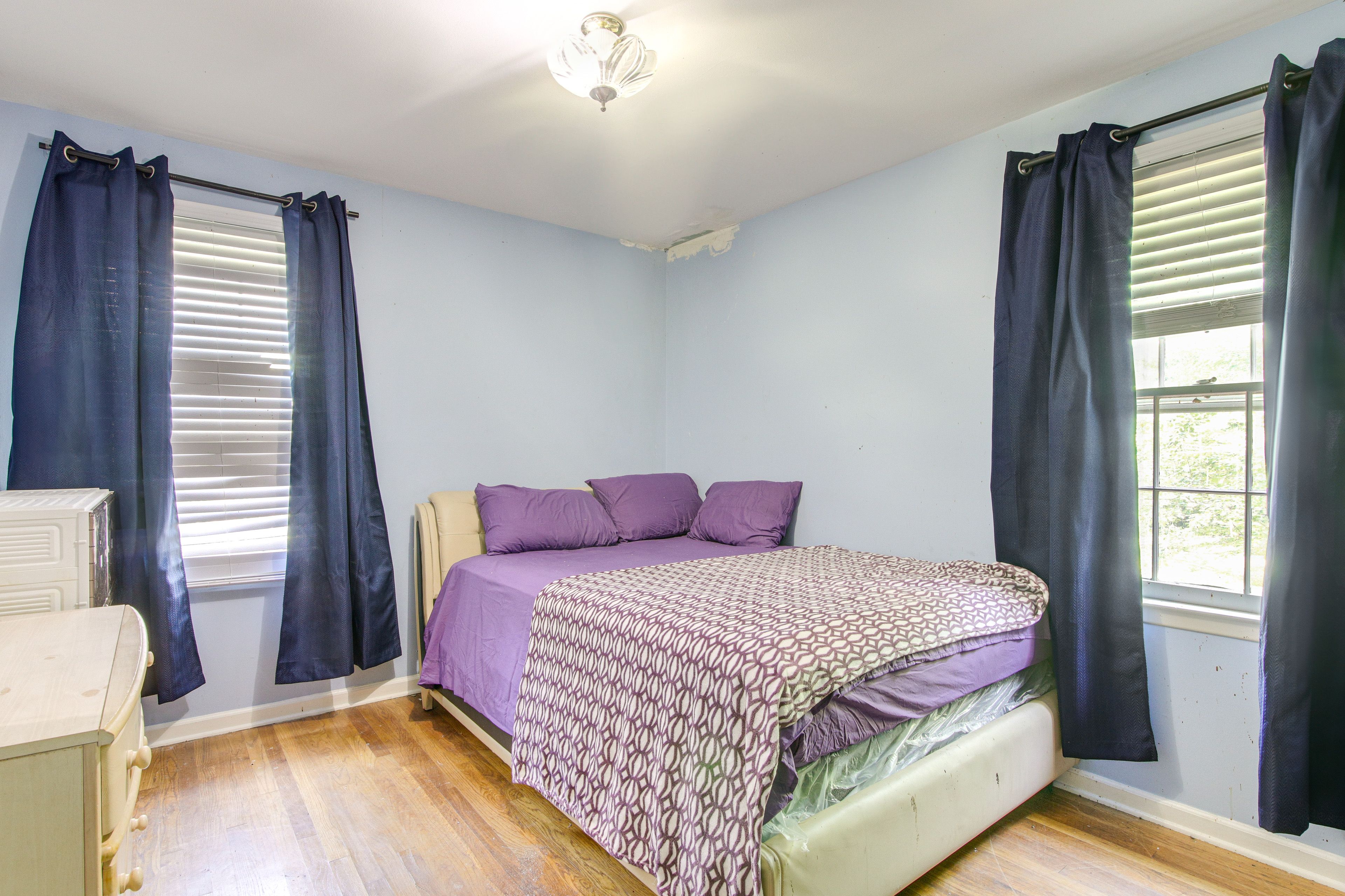 Bedroom 1 | Queen Bed | 1st Floor