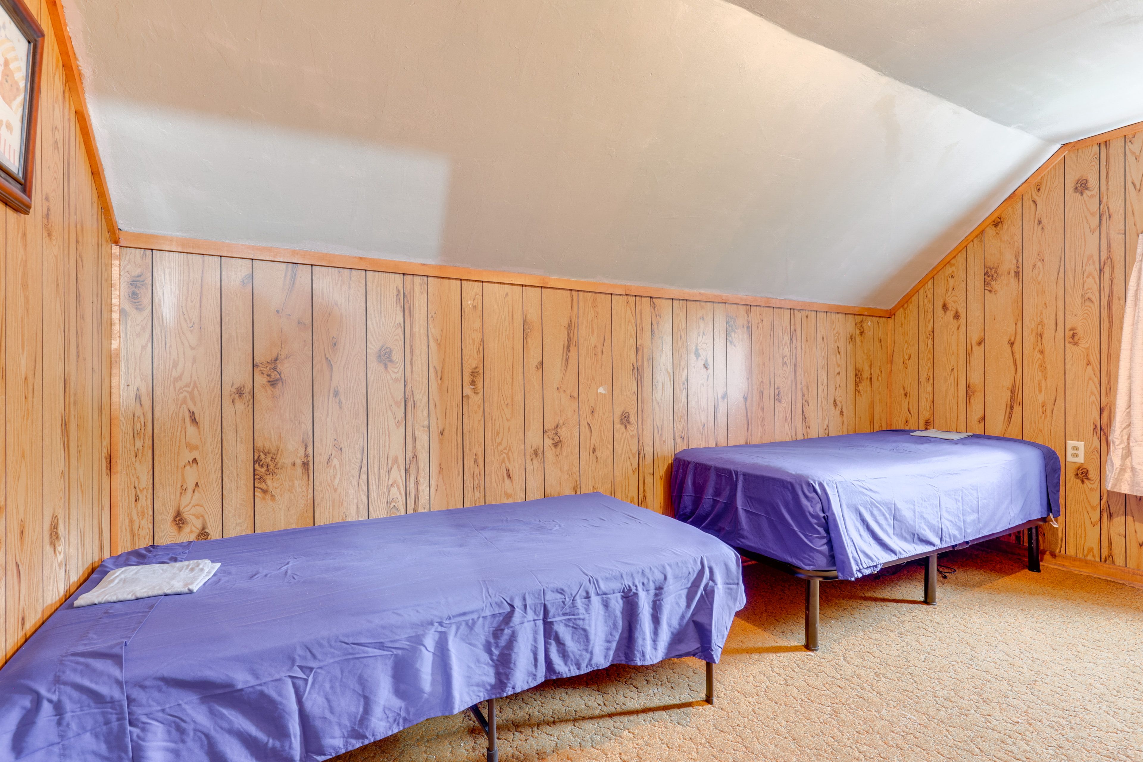 Bedroom 3 | 2nd Floor | 2 Twin Beds
