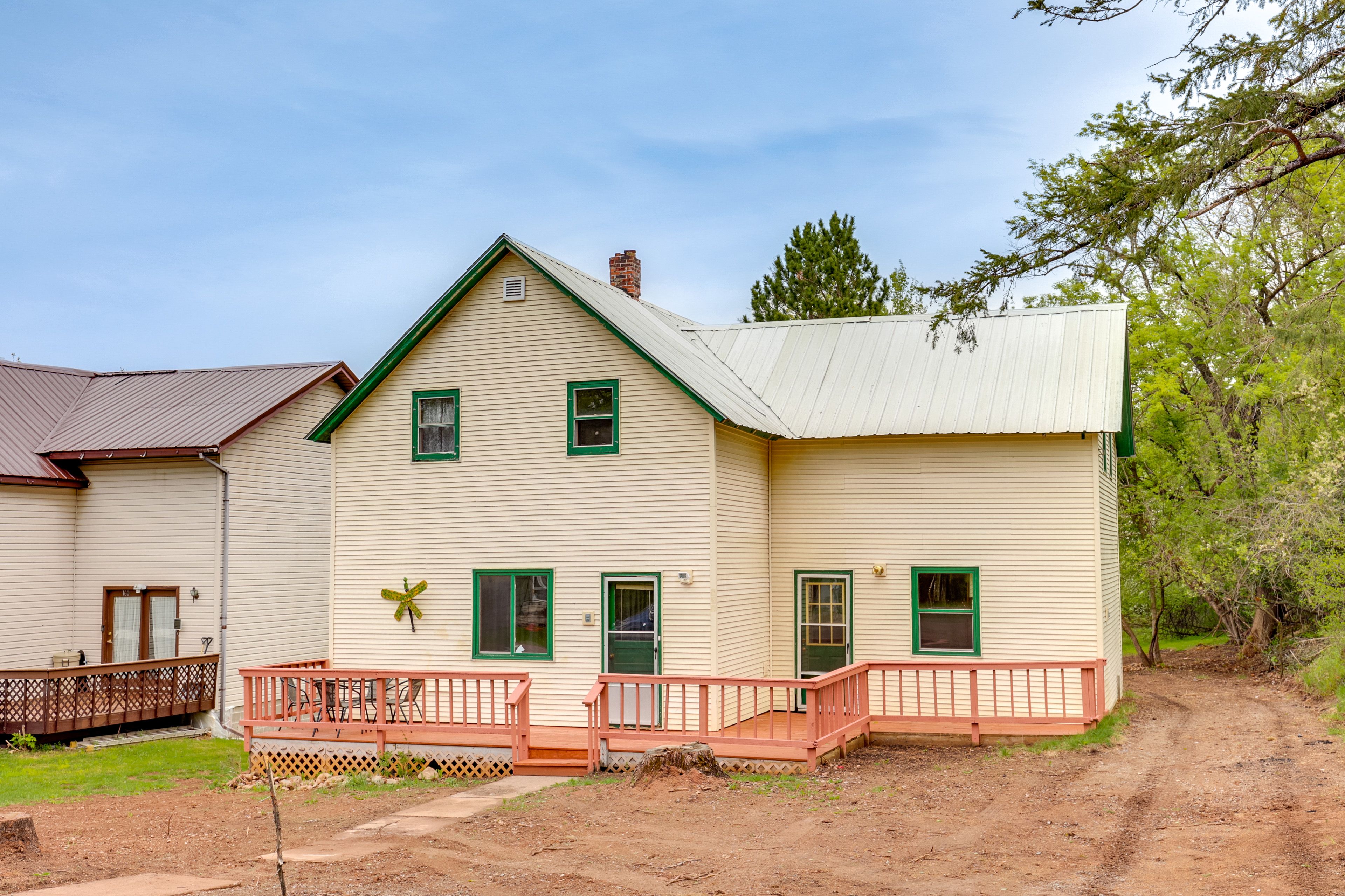 Home Exterior | Deck w/ Outdoor Dining | 18 Mi to Copper Falls State Park