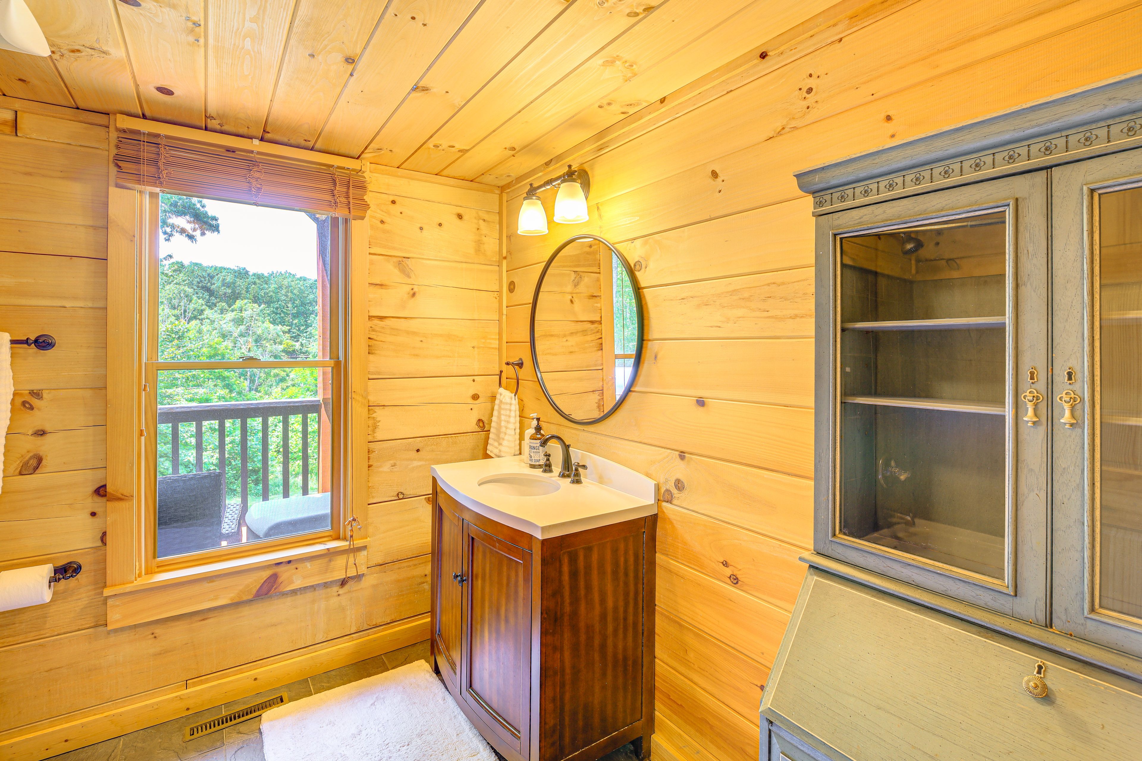 En-Suite Bathroom | 1st Floor