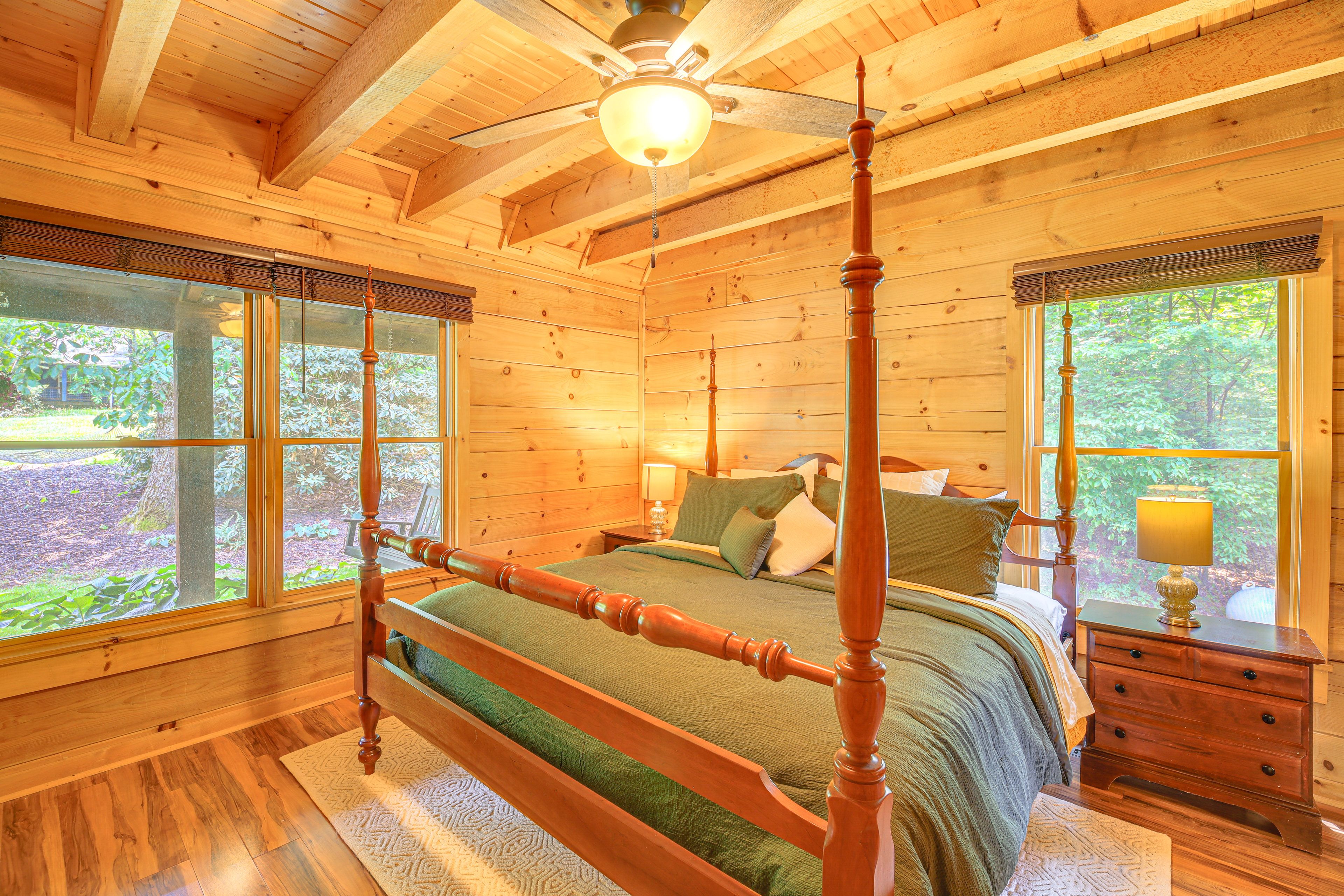 Bedroom 1 | King Bed | 1st Floor