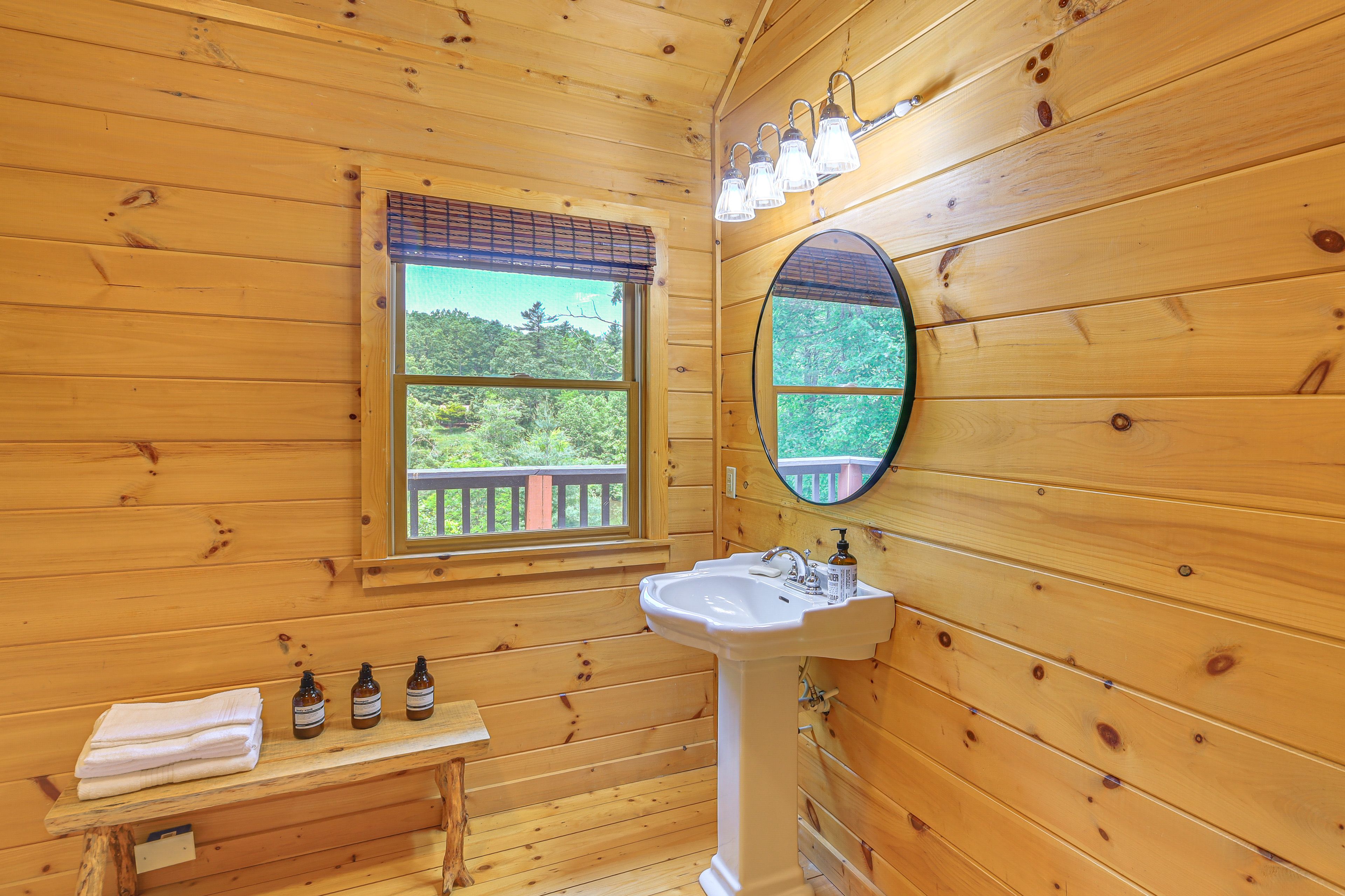Full Bathroom | 2nd Floor