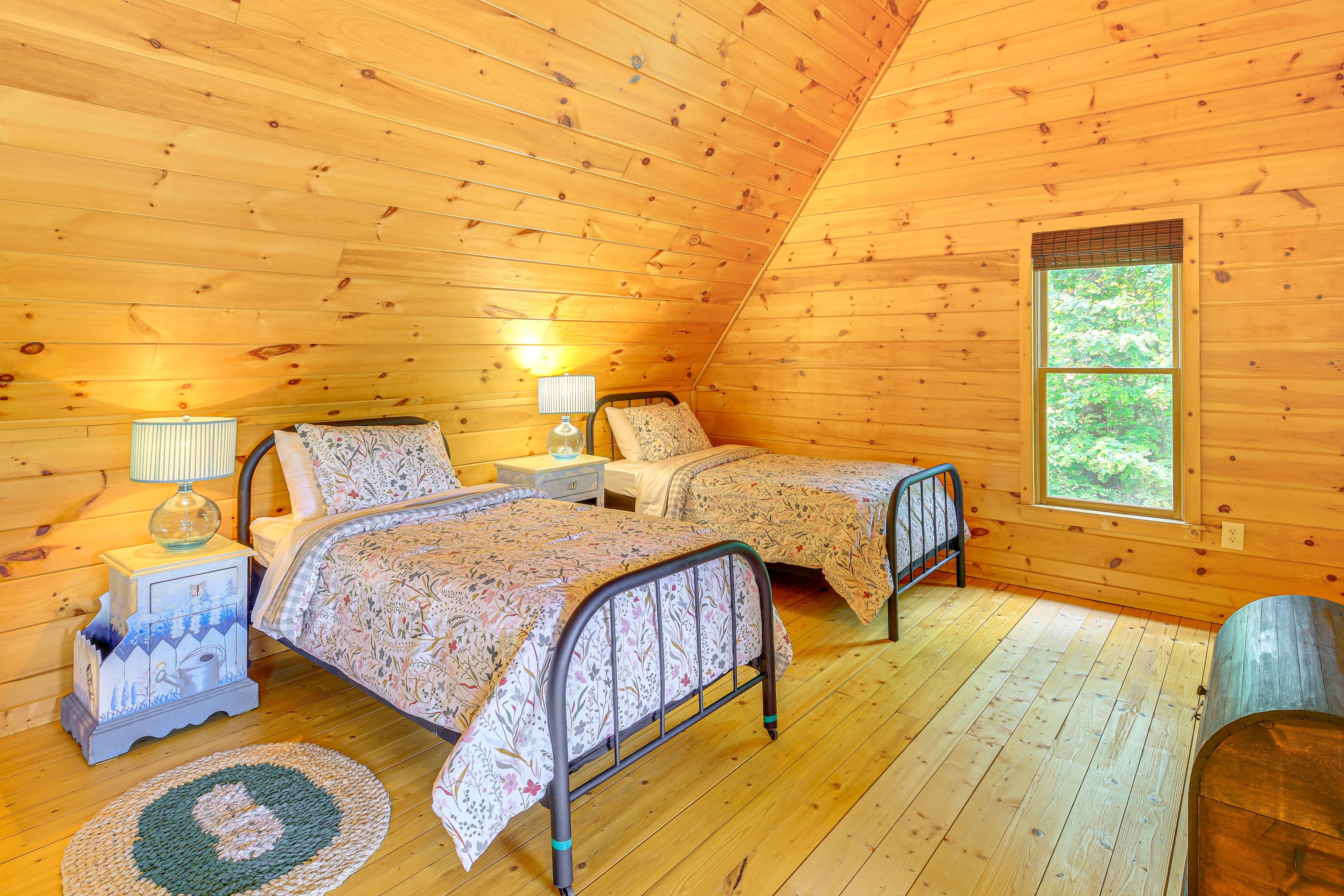 Loft | 2 Twin Beds | Telescope | 2nd Floor