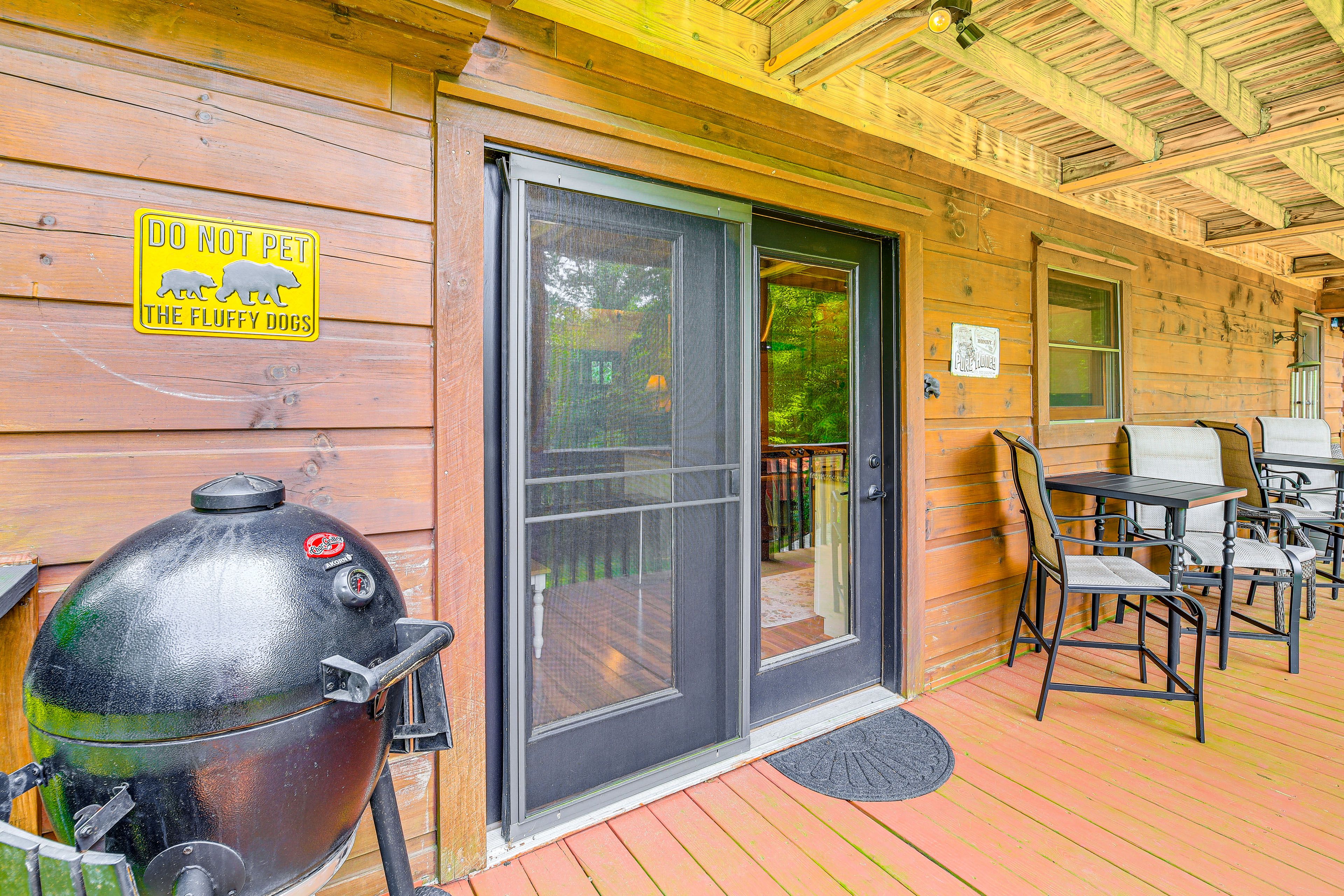 Balcony | Gas & Charcoal Grills